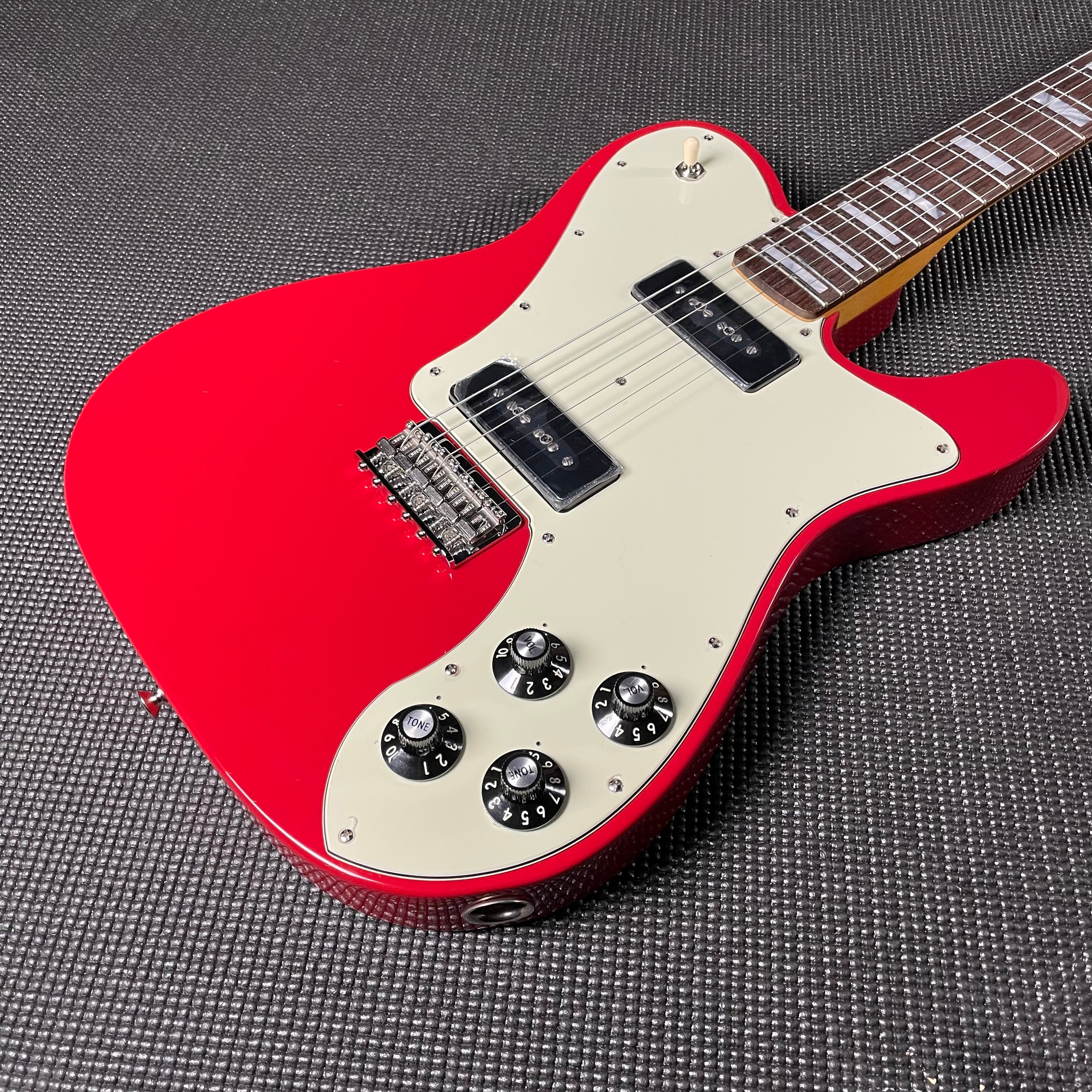 Fender Chris Shiflett Cleaver Telecaster Deluxe - Dakota Red (7lbs 13oz) - Metronome Music Inc.