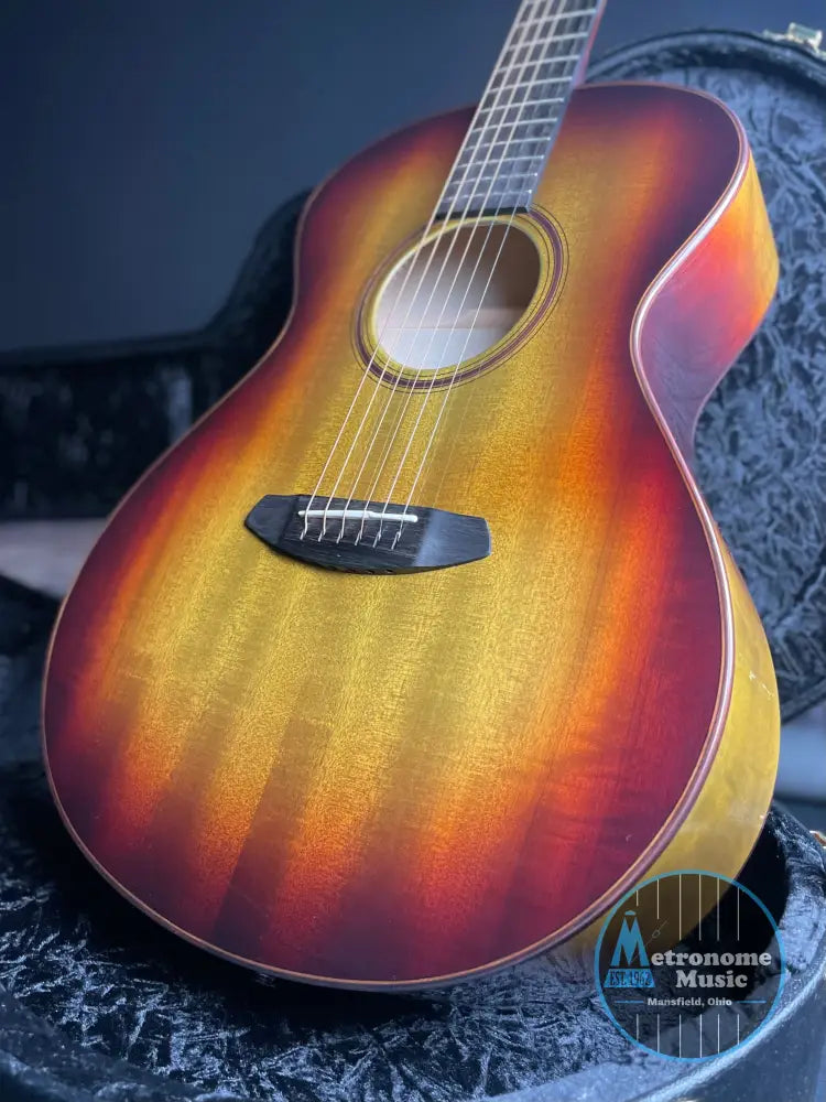 Breedlove Oregon Concert Earthsong LTD K&K Pickup - Metronome Music Inc.