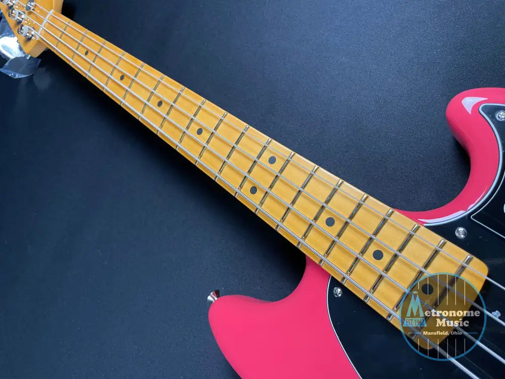 Fender American Professional Classic Mustang Bass - Faded Dakota Red - Metronome Music Inc.
