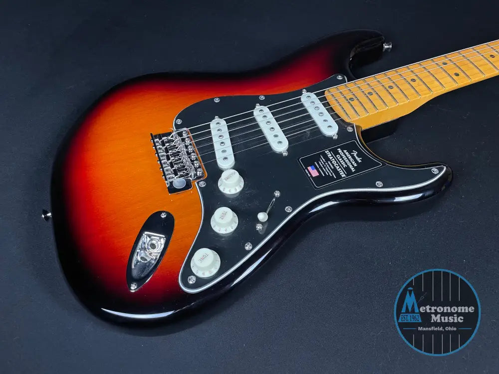 Fender American Professional Classic Stratocaster - 3-Color Sunburst - Metronome Music Inc.