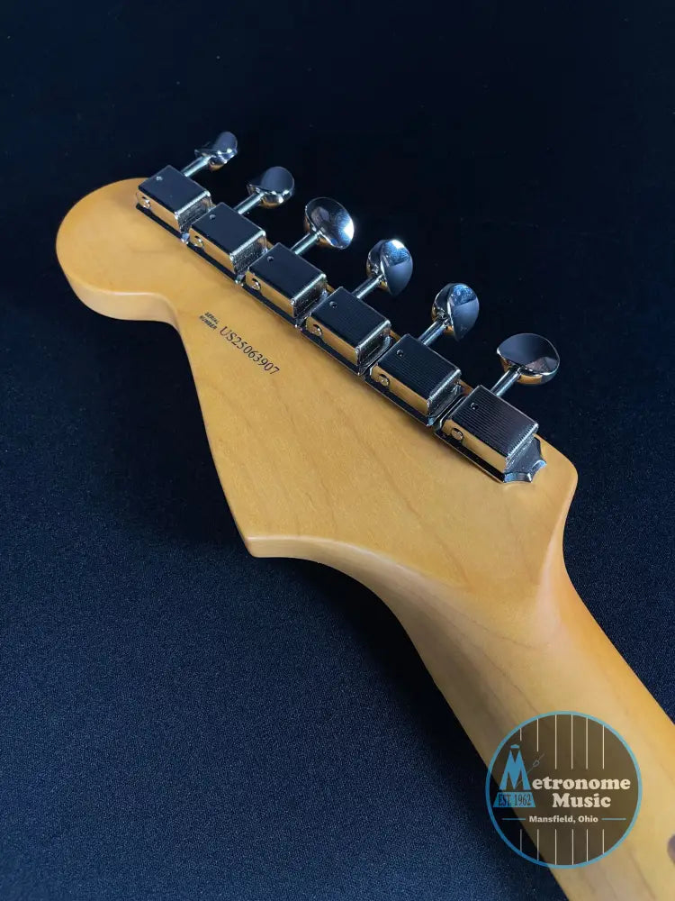 Fender American Professional Classic Stratocaster - 3-Color Sunburst - Metronome Music Inc.