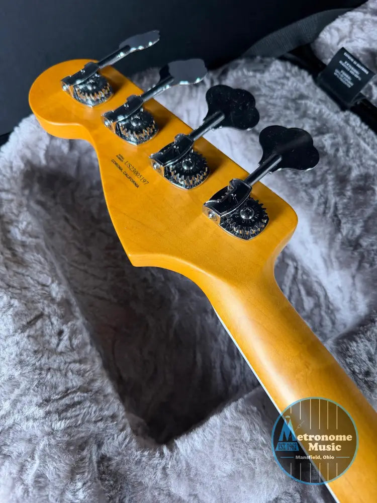 Fender American Ultra Jazz Bass (2022) w/OHSC - Arctic Pearl (Used) - Metronome Music