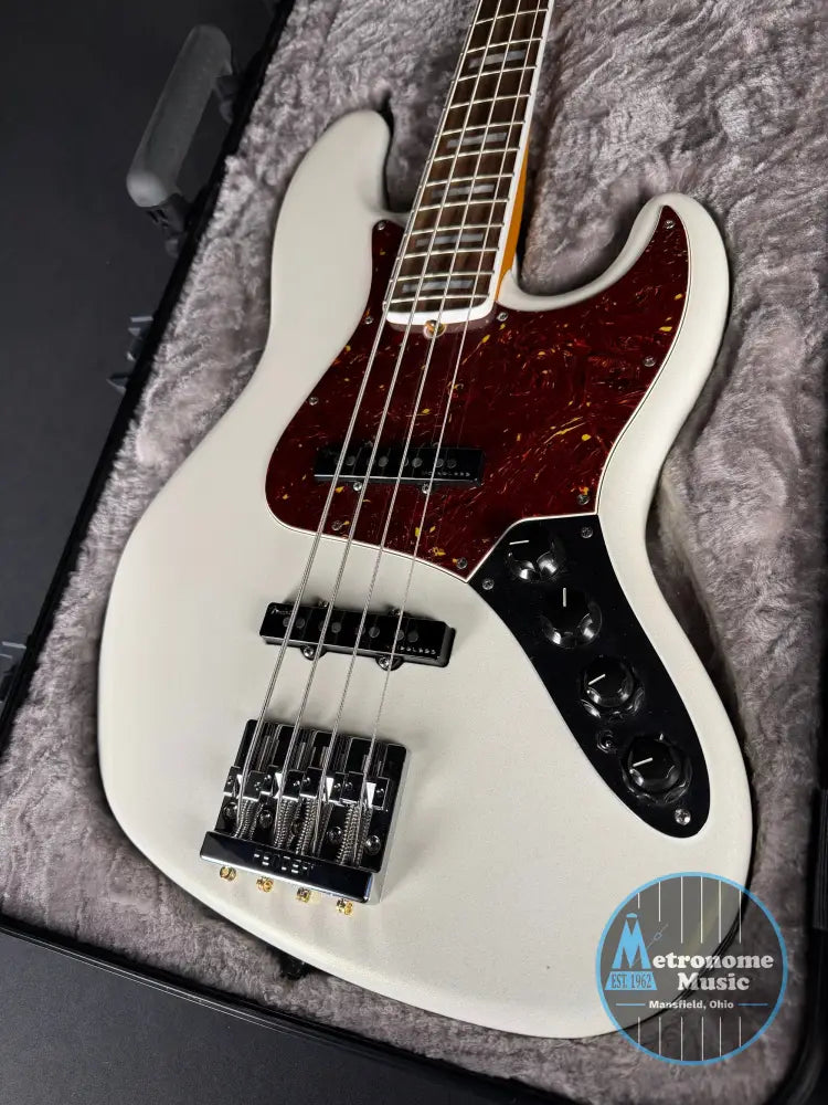 Fender American Ultra Jazz Bass (2022) w/OHSC - Arctic Pearl (Used) - Metronome Music