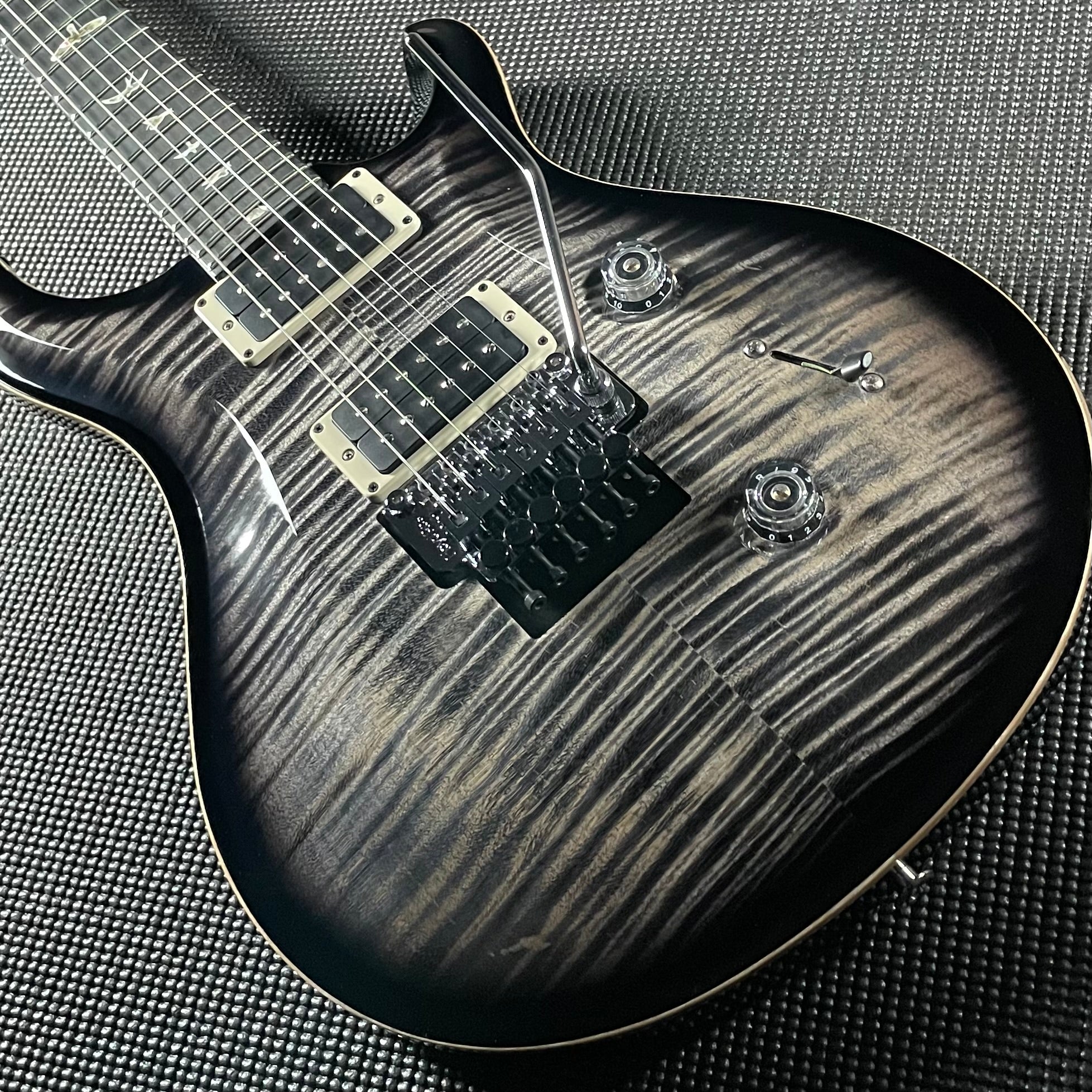 Paul Reed Smith, PRS Core Custom 24 Floyd, 10-Top- Charcoal Burst (0374458) - Metronome Music Inc.
