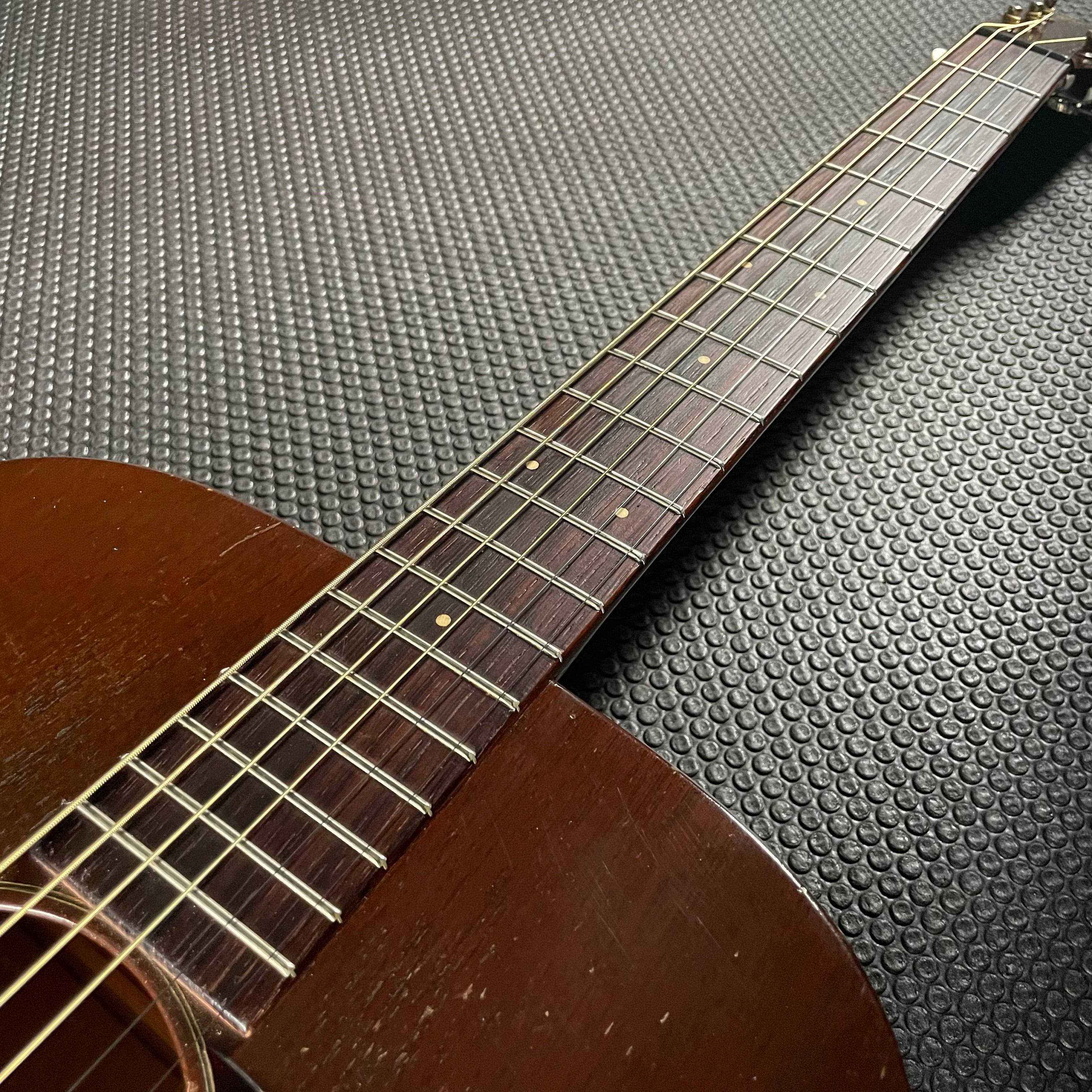 C.F. Martin 00-17 Flat Top Acoustic w/Chipboard Case (1949) - Metronome Music Inc.