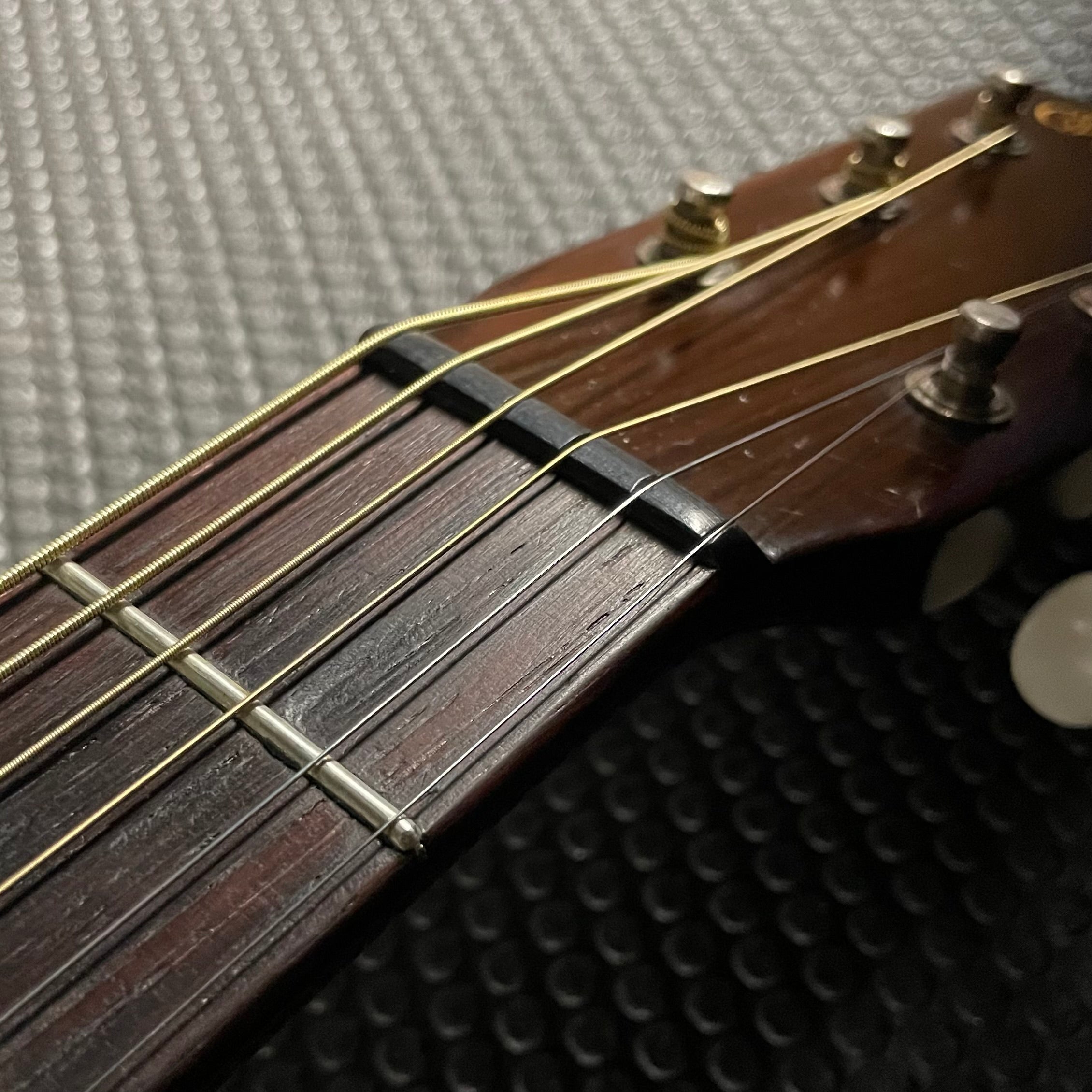 C.F. Martin 00-17 Flat Top Acoustic w/Chipboard Case (1949) - Metronome Music Inc.