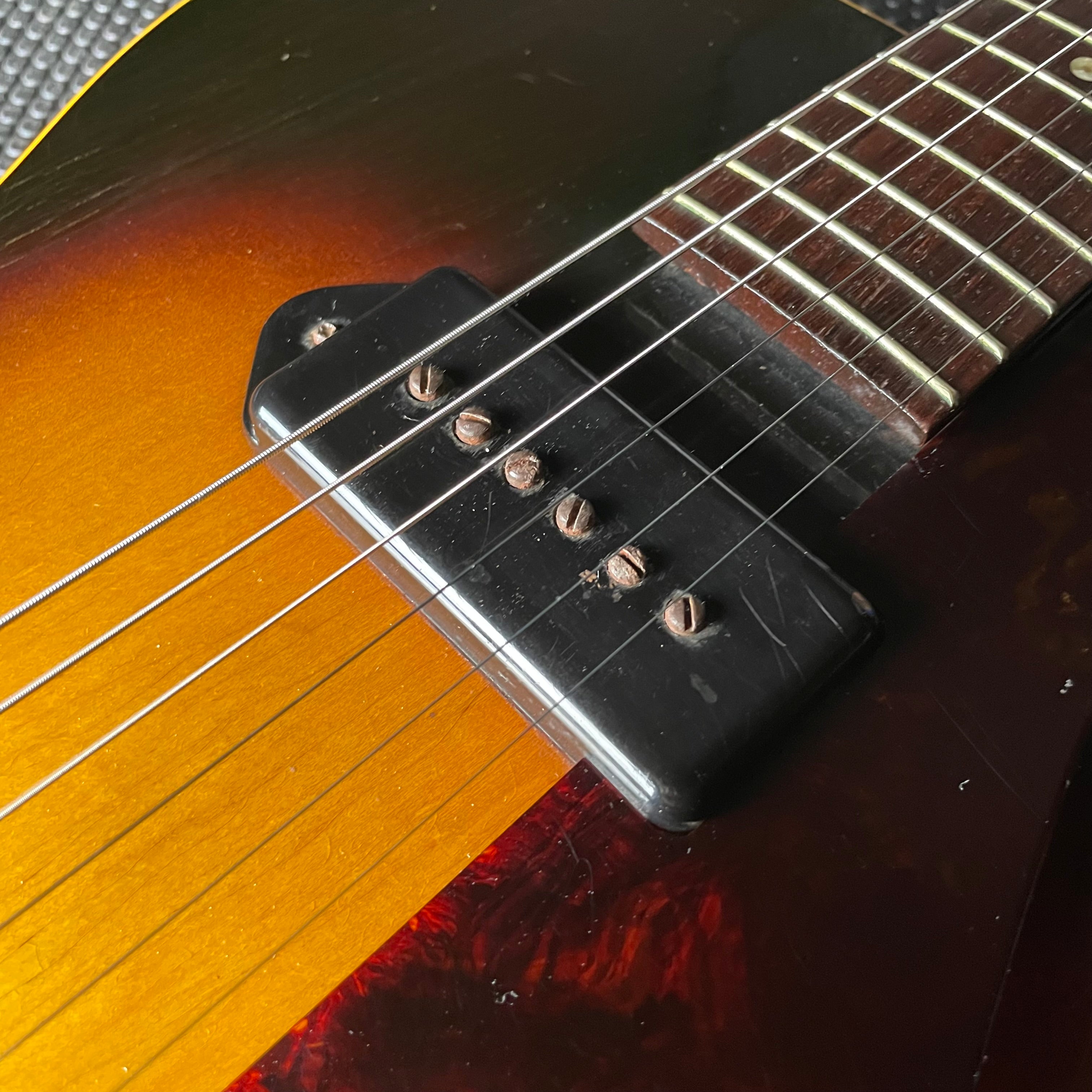 Gibson ES-125T Thinline, Hollow-Body (1957) - Metronome Music Inc.