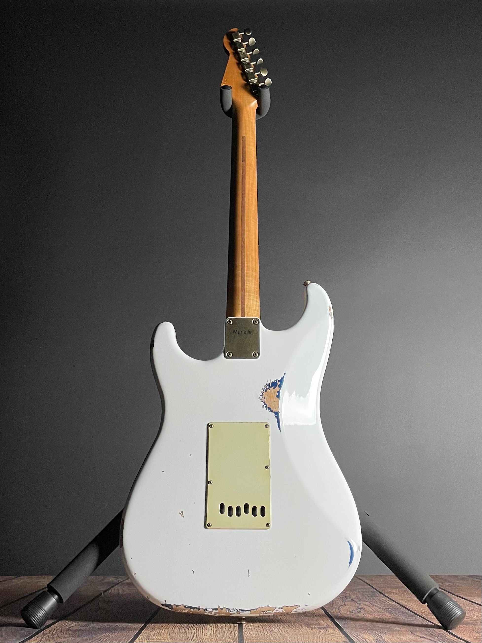 LsL Instruments "Marielle" Saticoy SSS, Rosewood, 22-Fret- Vintage White over Lake Placid Blue (7lbs 8oz) - Metronome Music Inc.