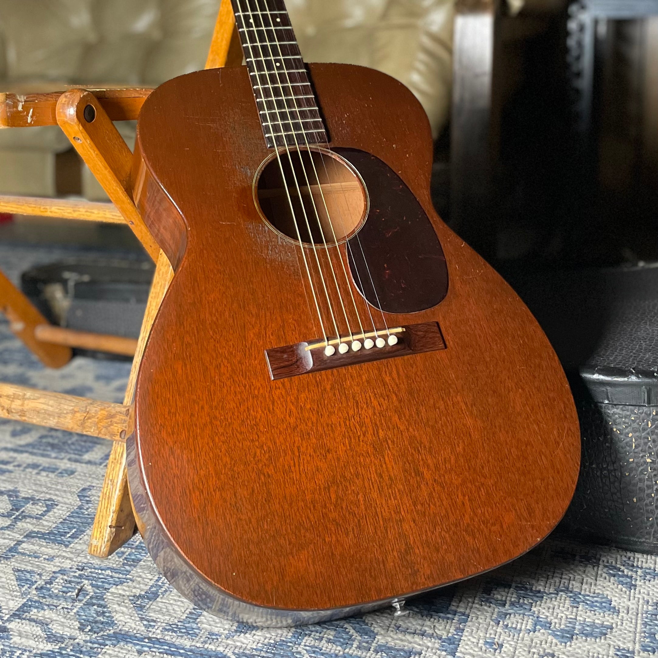 C.F. Martin 00-17 Flat Top Acoustic w/Chipboard Case (1949) - Metronome Music Inc.