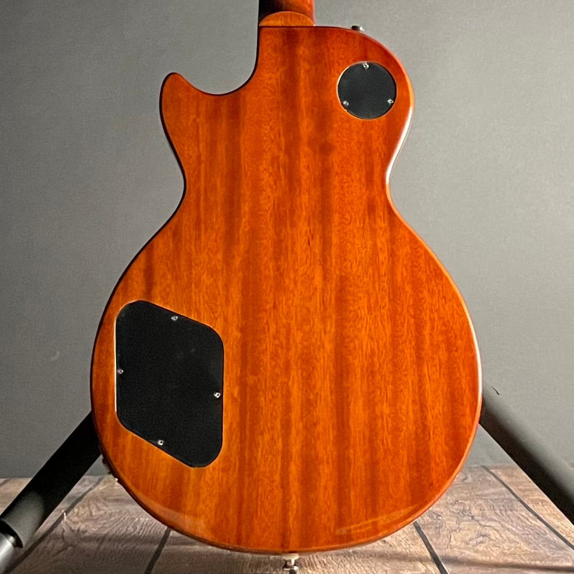 Epiphone Les Paul Classic- Honeyburst (8lbs 8oz) - Metronome Music Inc.