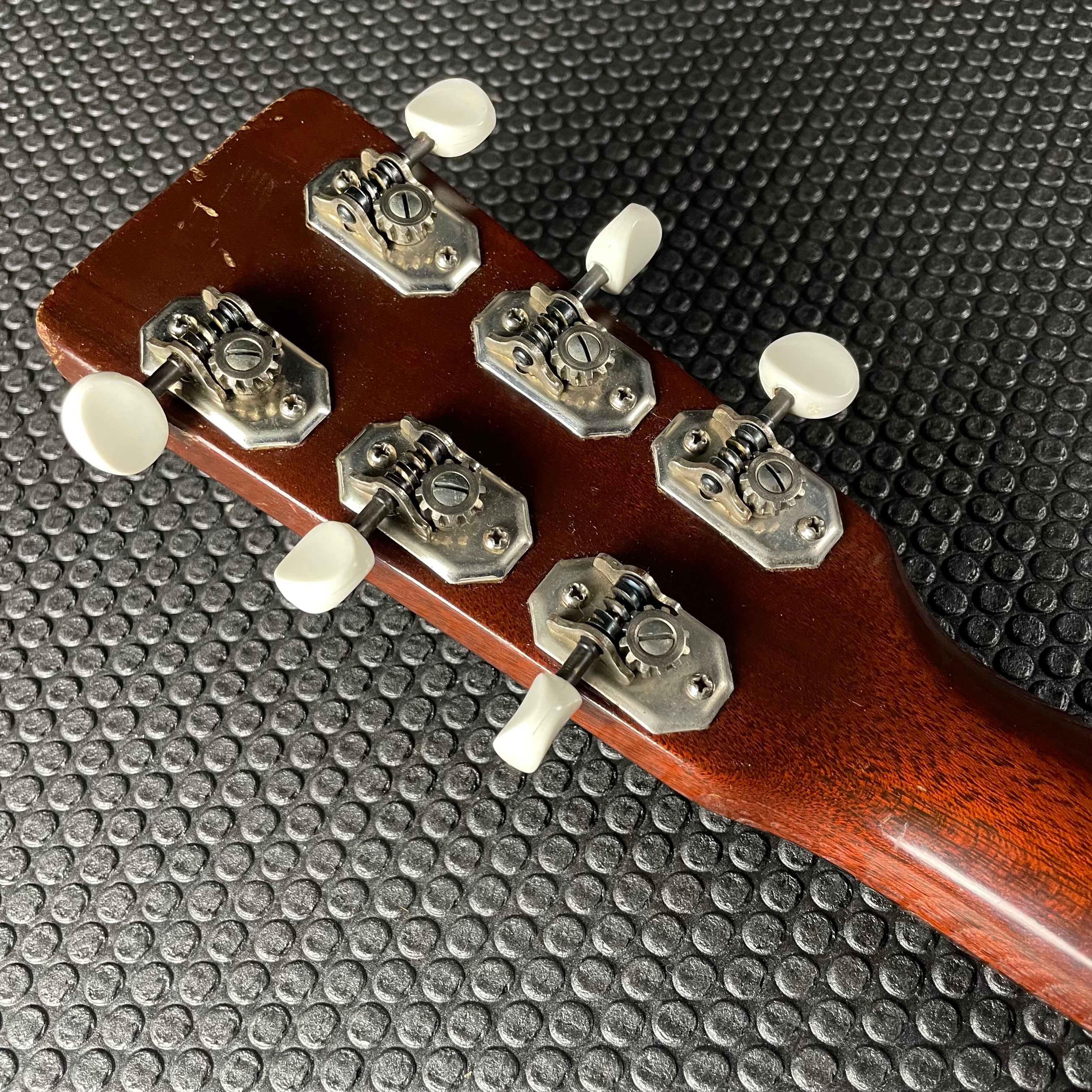 C.F. Martin 00-17 Flat Top Acoustic w/Chipboard Case (1949) - Metronome Music Inc.