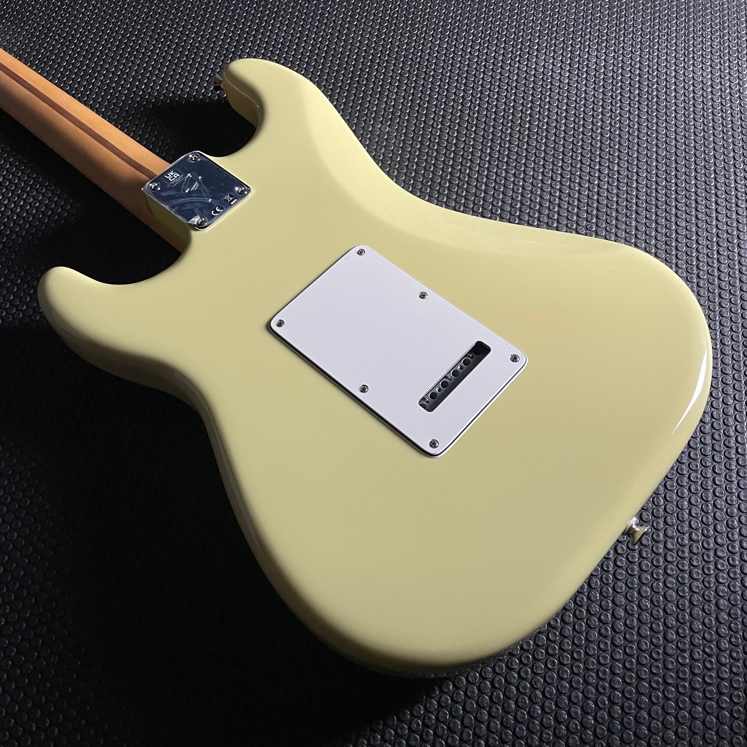 Fender Player II Stratocaster, Maple- Hialeah Yellow (7lbs 12oz) - Metronome Music Inc.