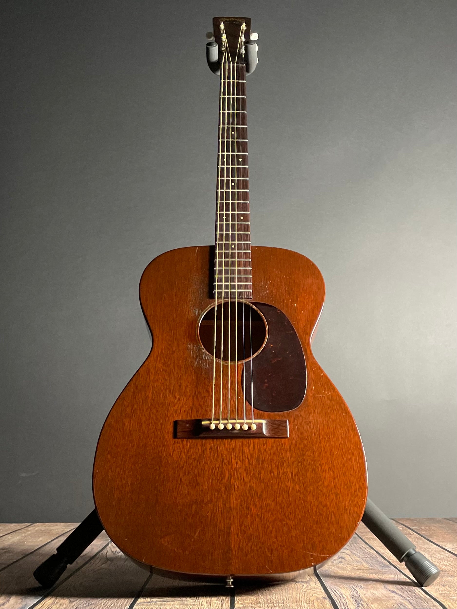 C.F. Martin 00-17 Flat Top Acoustic w/Chipboard Case (1949) - Metronome Music Inc.