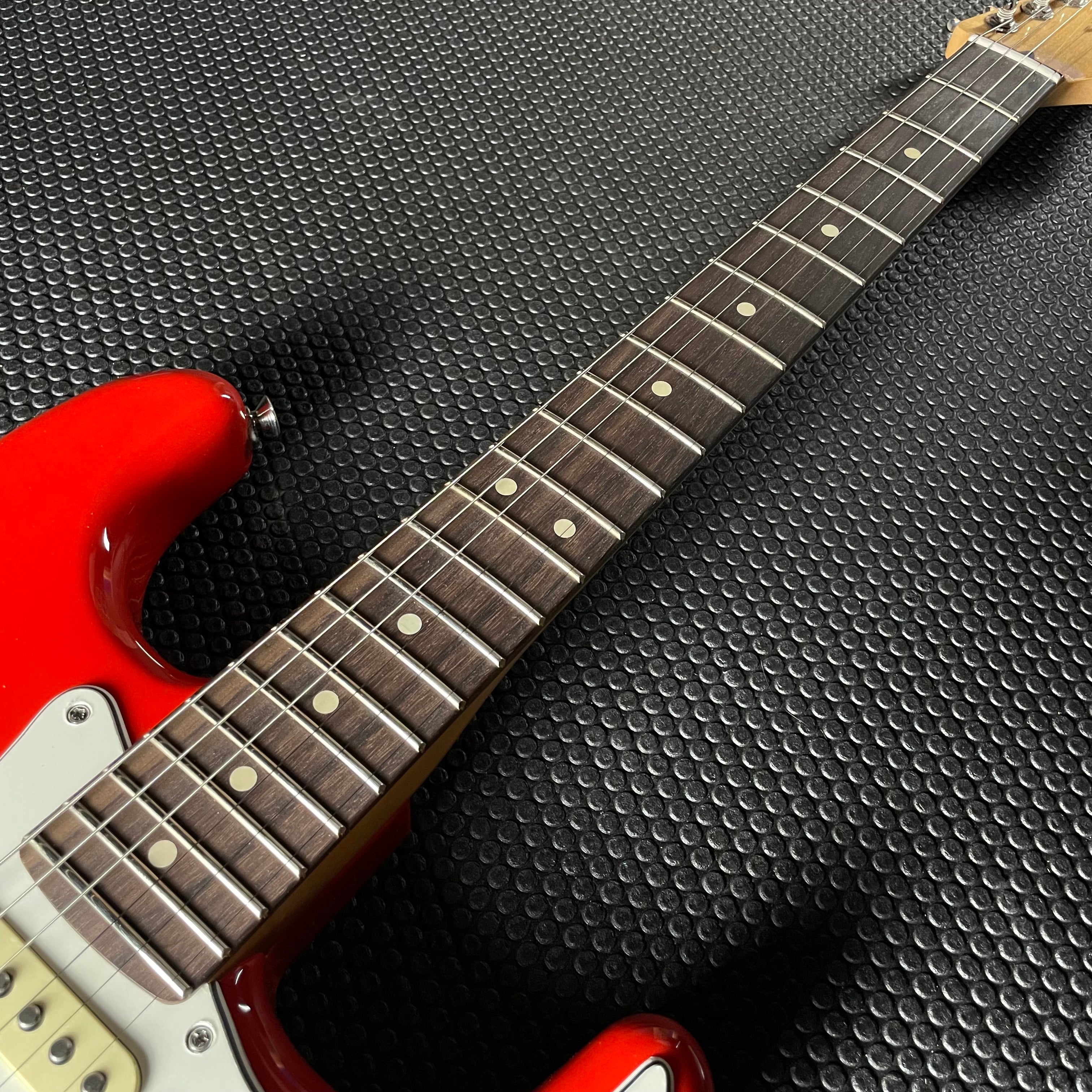 Fender Player II Stratocaster, Rosewood- Coral Red (6lbs 9oz) - Metronome Music Inc.