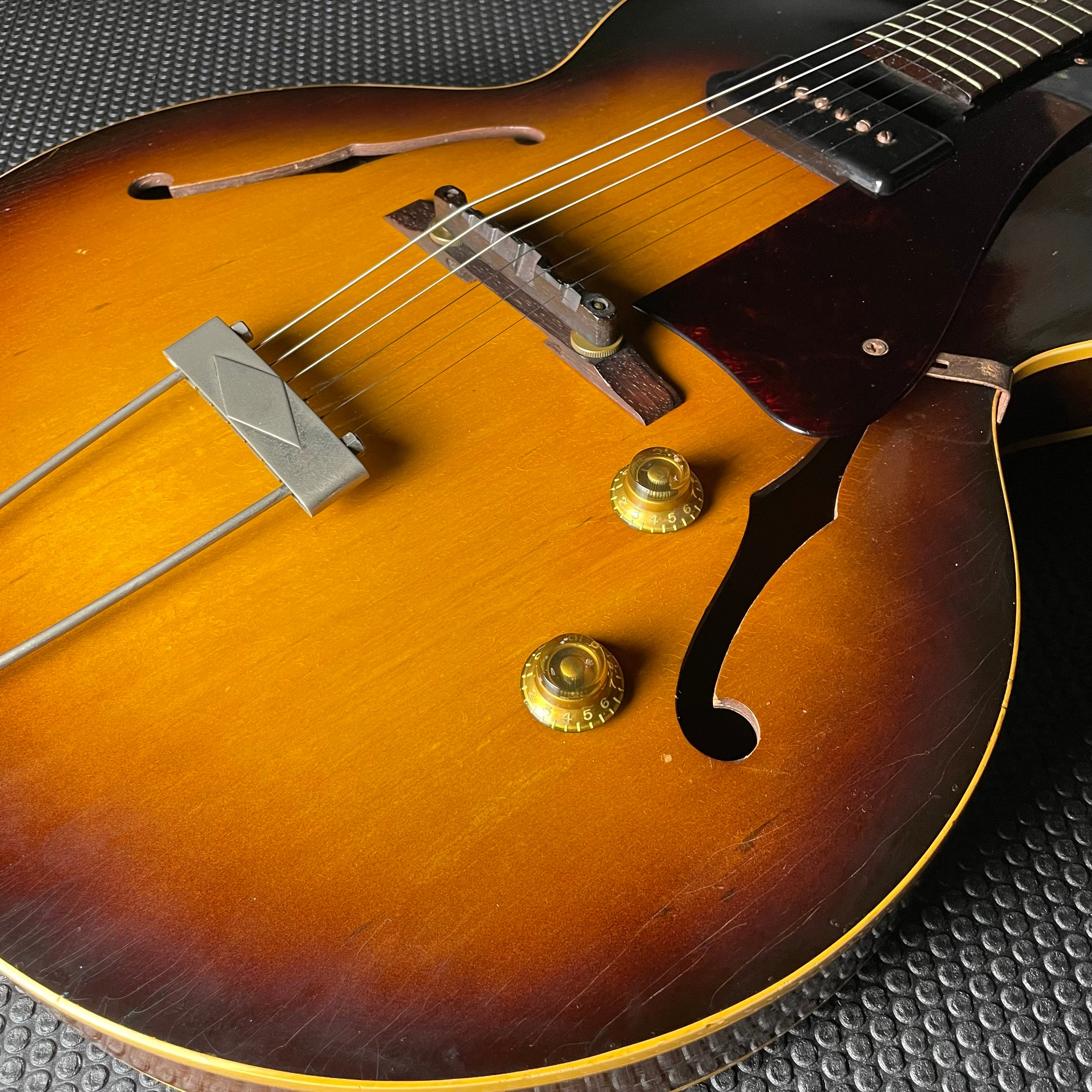 Gibson ES-125T Thinline, Hollow-Body (1957) - Metronome Music Inc.