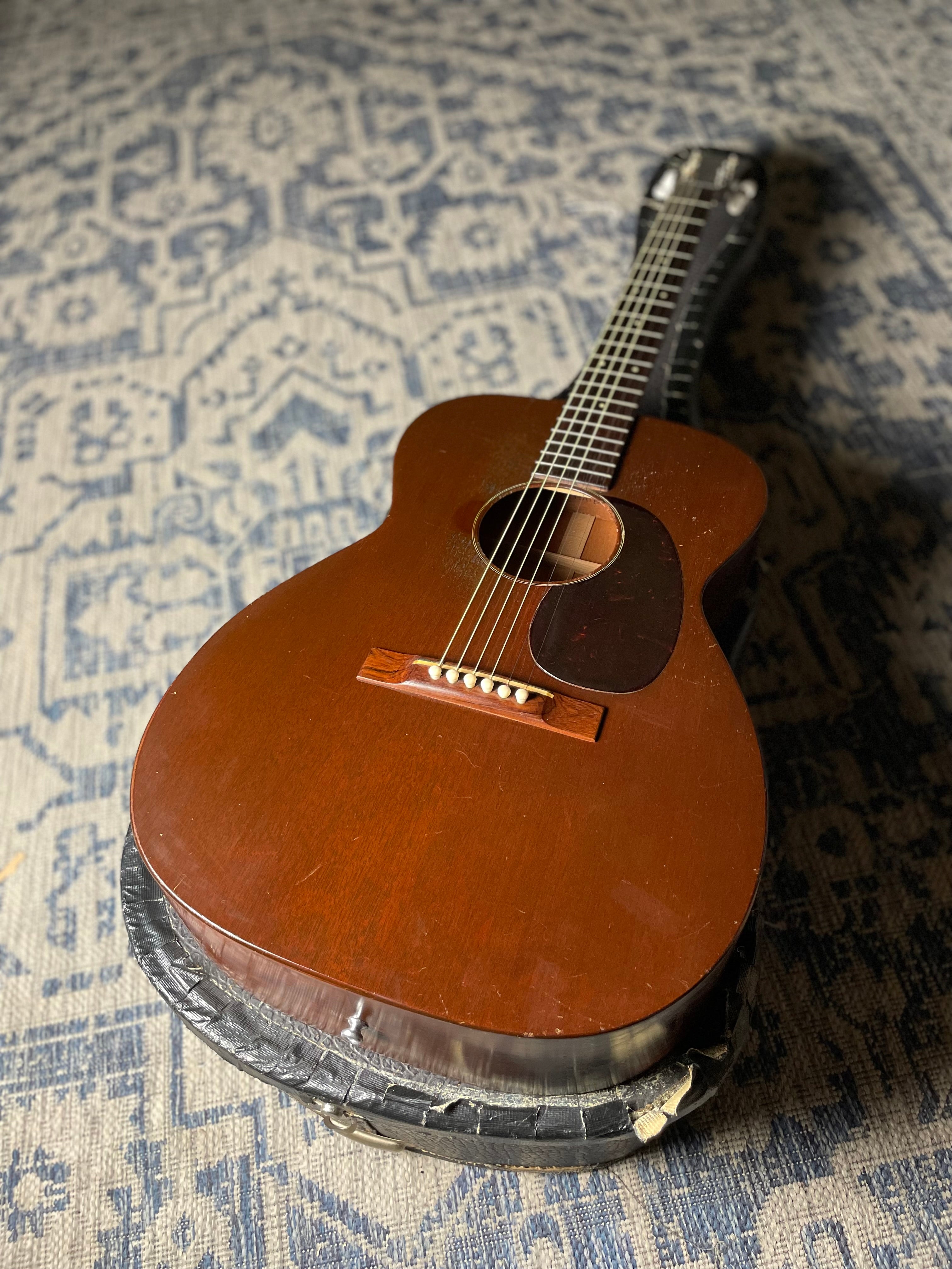 C.F. Martin 00-17 Flat Top Acoustic w/Chipboard Case (1949) - Metronome Music Inc.