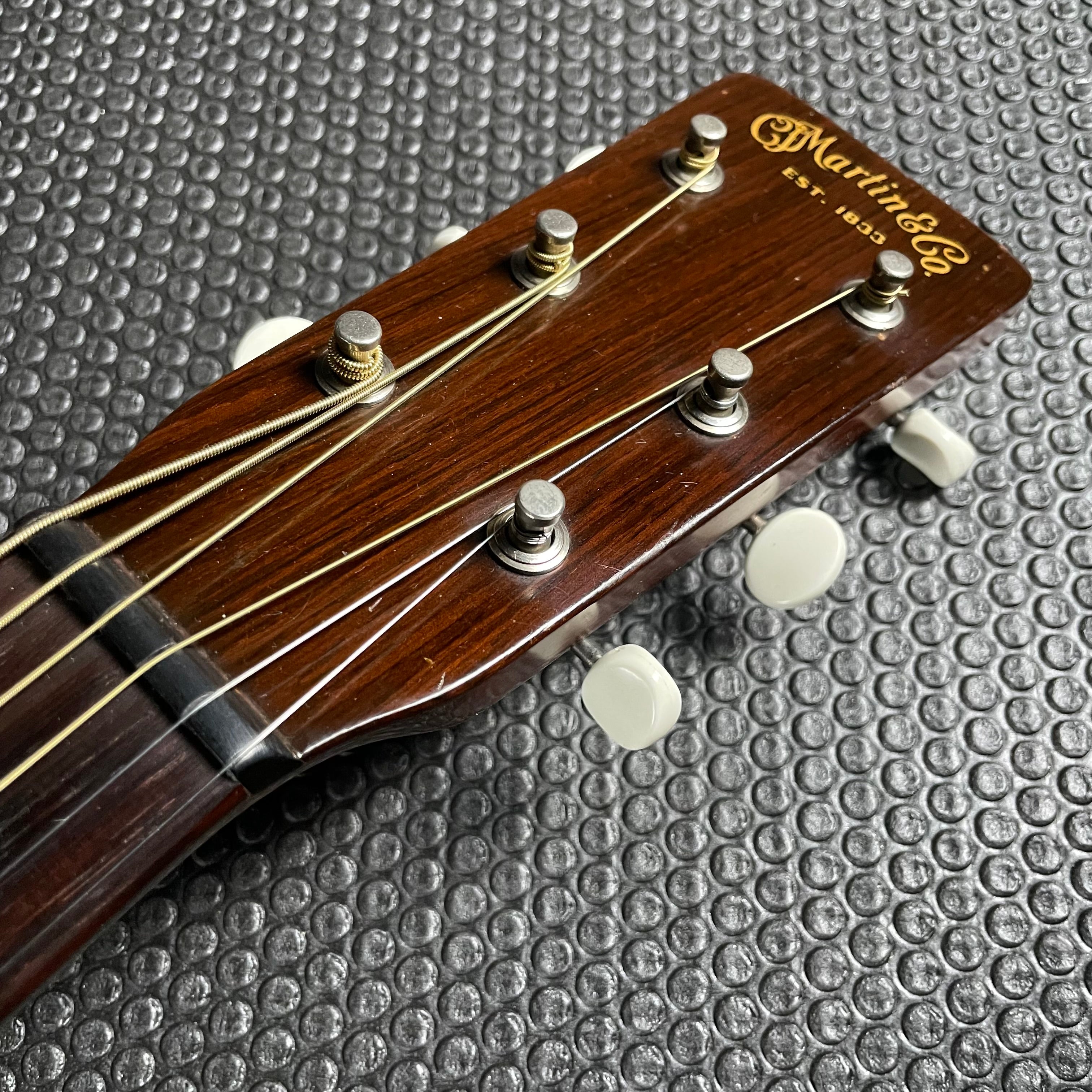 C.F. Martin 00-17 Flat Top Acoustic w/Chipboard Case (1949) - Metronome Music Inc.