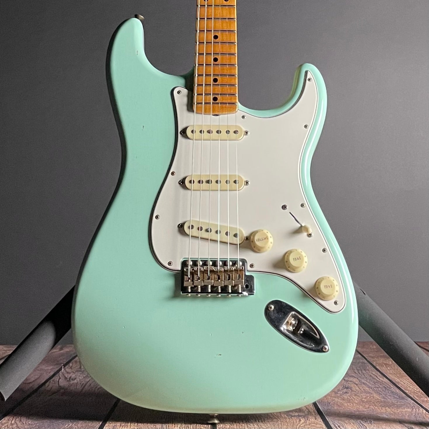 Fender Custom Shop Postmodern Strat, Journeyman Relic, Quartersawn Maple- Aged Surf Green (7lbs 13oz) - Metronome Music Inc.