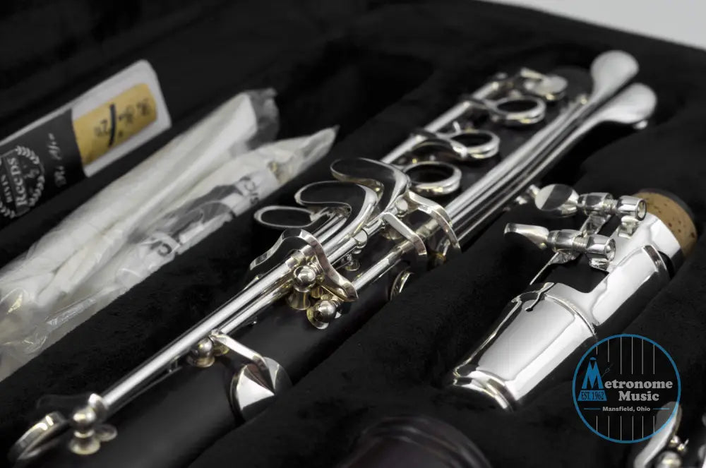 John Packer JP321 Step-Up Bb Clarinet w/Case, Silver Keys - Metronome Music Inc.
