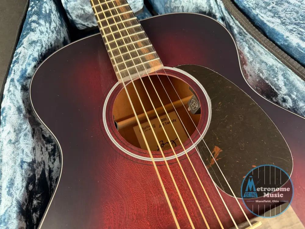 Martin 000 Jr E Jeff Tweedy w/Soft Case Dark Mahogany - Metronome Music Inc.