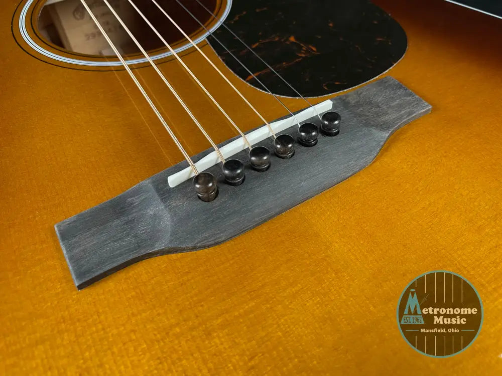 Martin D-18 Standard w/Hardshell Case - 1933 Ambertone (2025) - Metronome Music Inc.