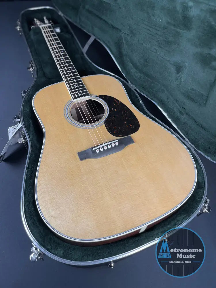 Martin D-35 Standard w/Hardshell Case - Natural (2025) - Metronome Music Inc.