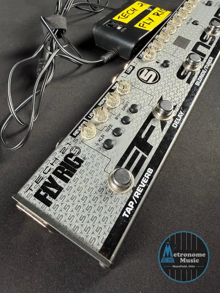 Tech 21 SansAmp Fly Rig 5 w/Power Supply (Used) - Metronome Music