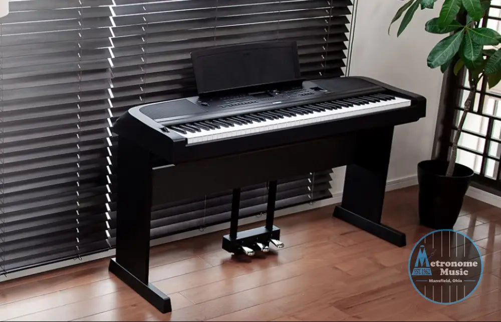 Yamaha DGX-670, 88-Key Portable Grand Piano w/L-300 Stand