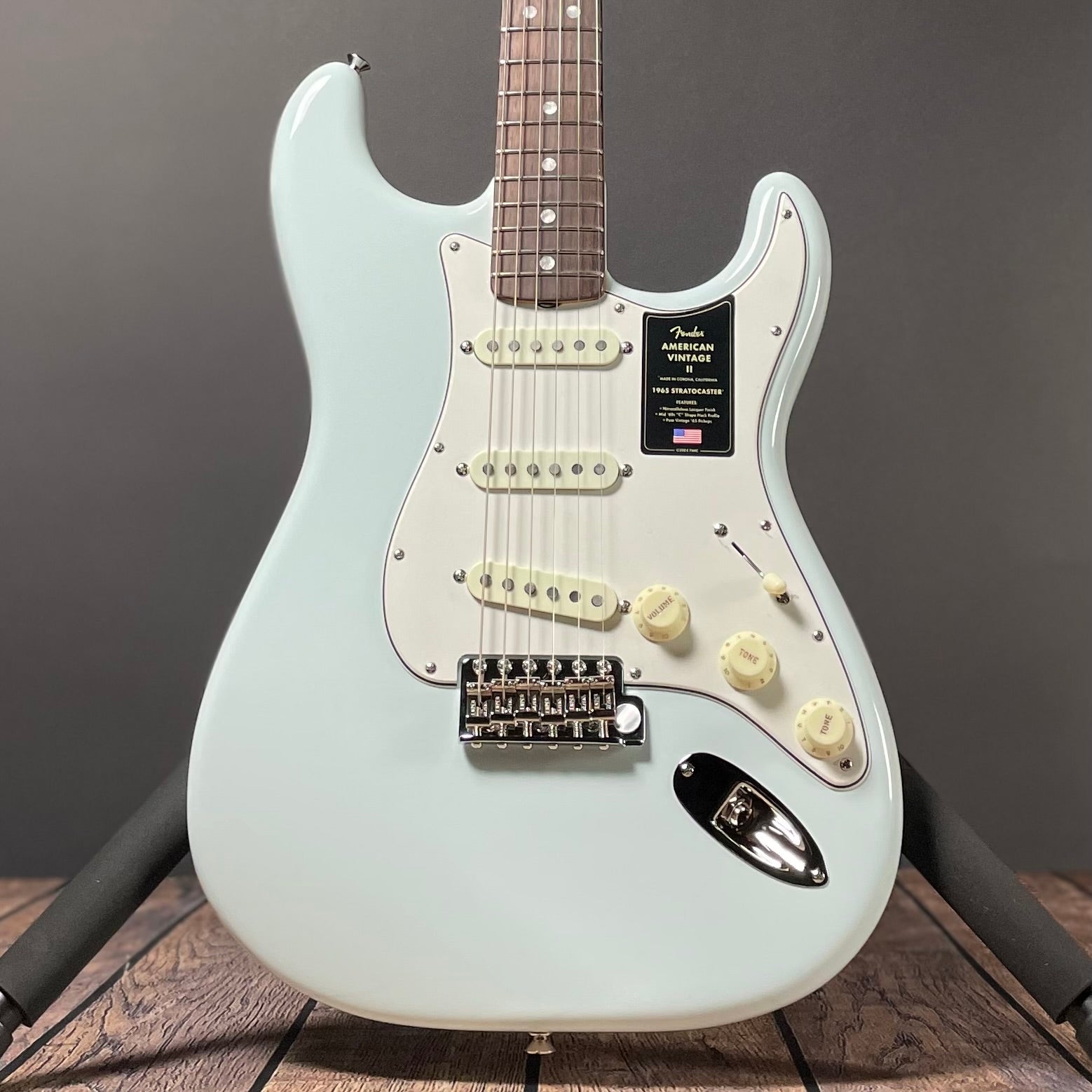Fender American Vintage II 1965 Stratocaster, Rosewood - Sonic Blue - Metronome Music Inc.