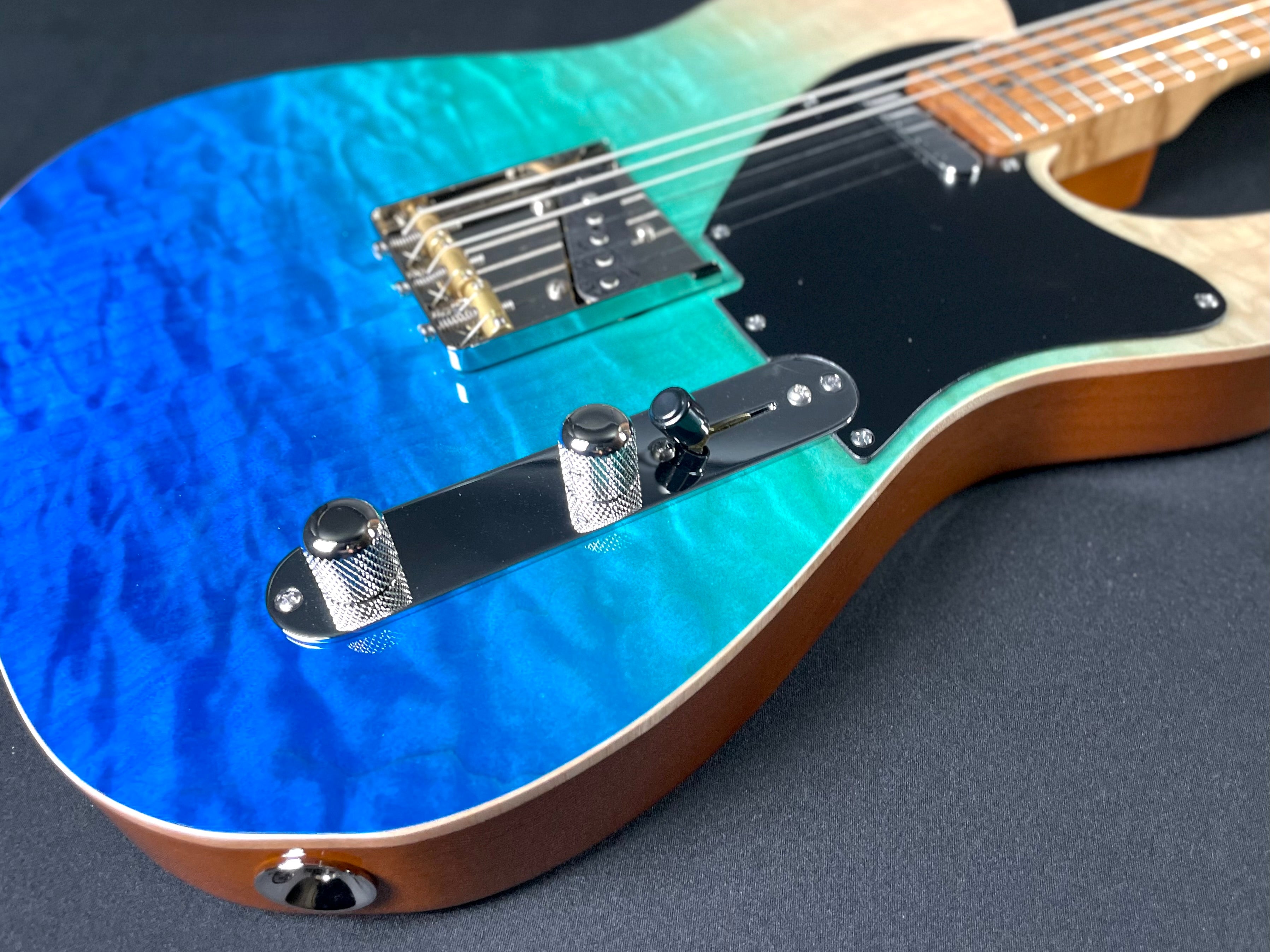 LsL Instruments T-Bone Deluxe Quilt Top, Birdseye Maple - Laguna Blue Gradient