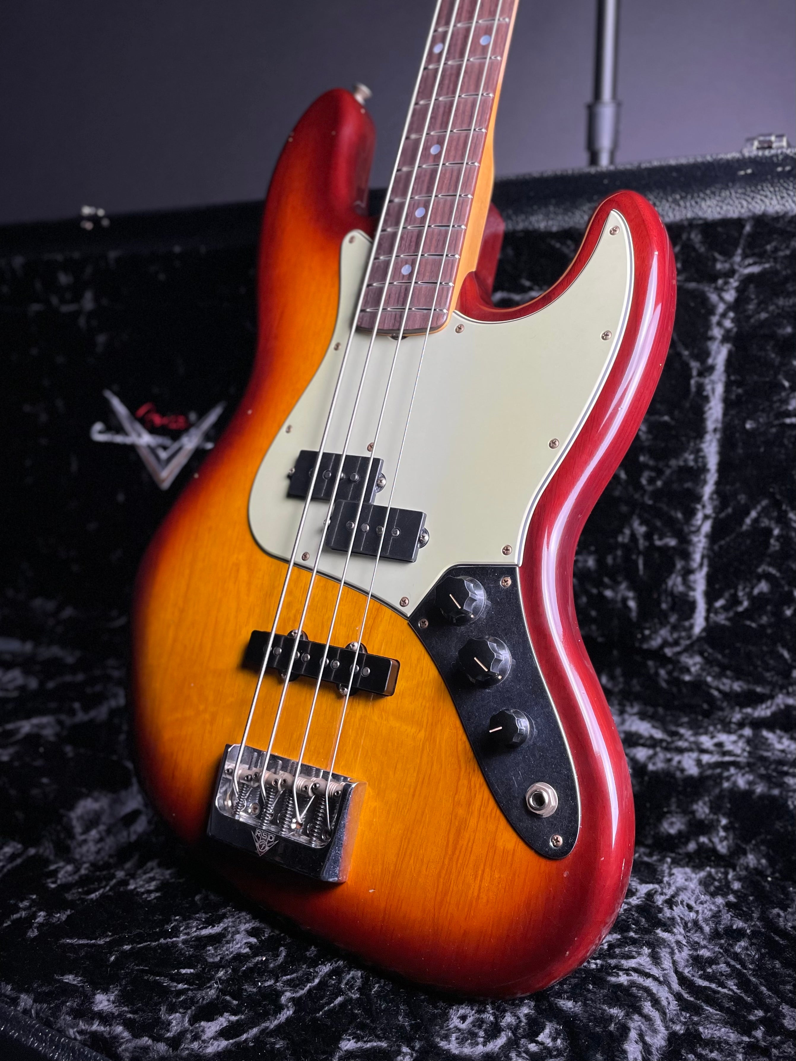 Fender Custom Shop Limited Jazz Bass Special Journeyman - Tobacco Sunburst - Metronome Music Inc.