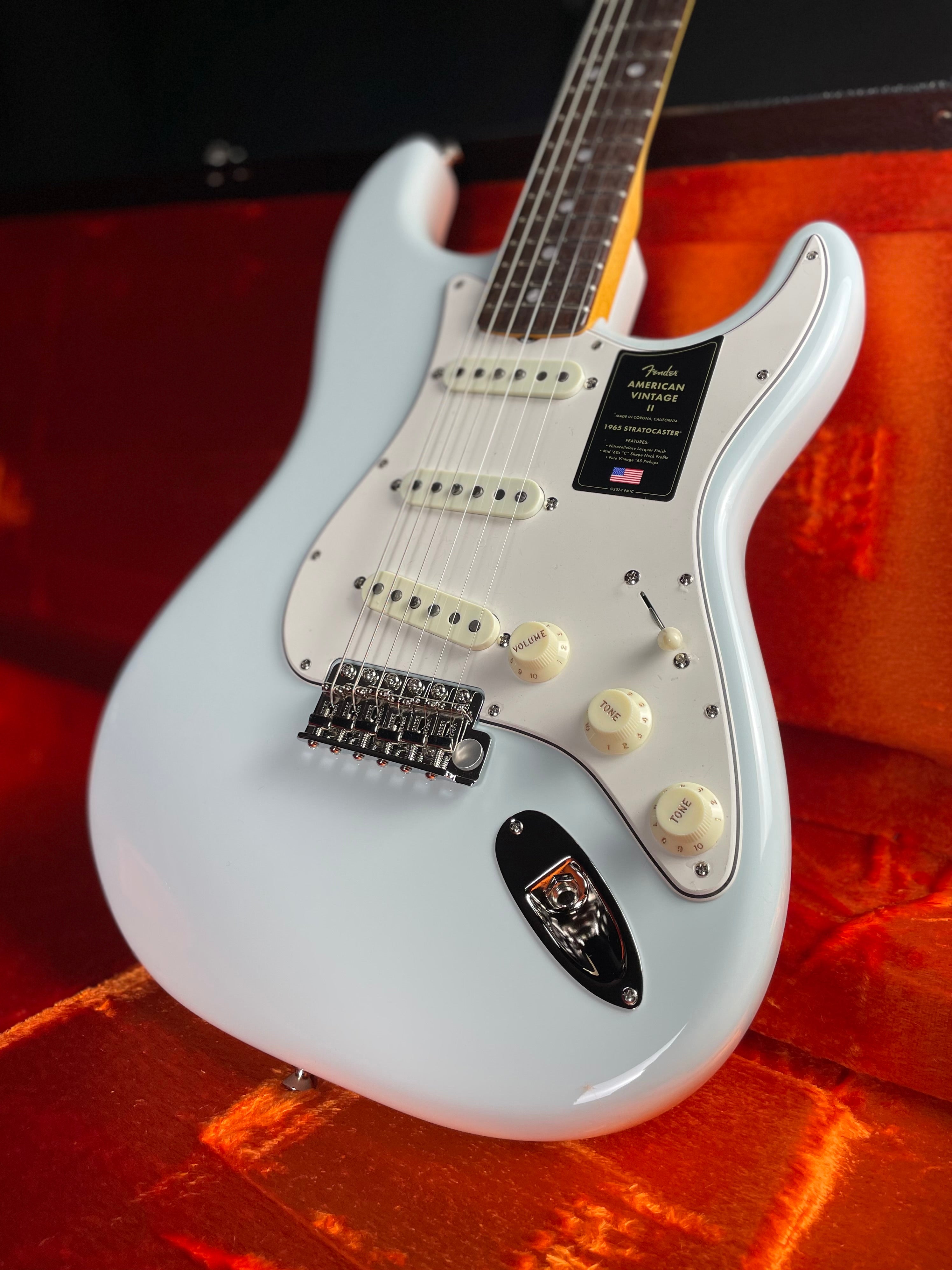 Fender New American Vintage 1965ストラト Exploring the Fender American Vintage '65 Stratocaster