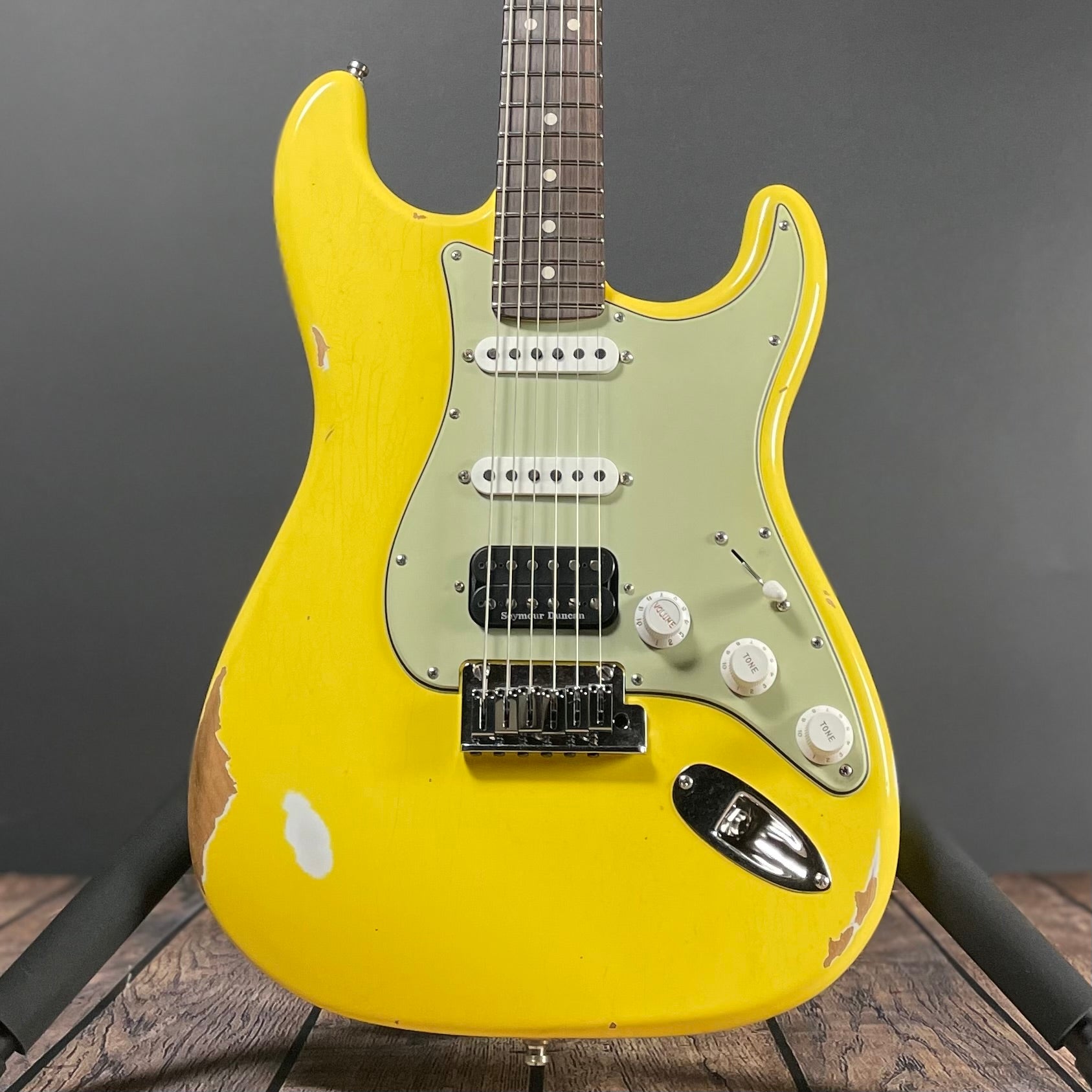 Fender Custom Shop Custom Deluxe Stratocaster HB S-1 - Graffiti Yellow - Metronome Music Inc.