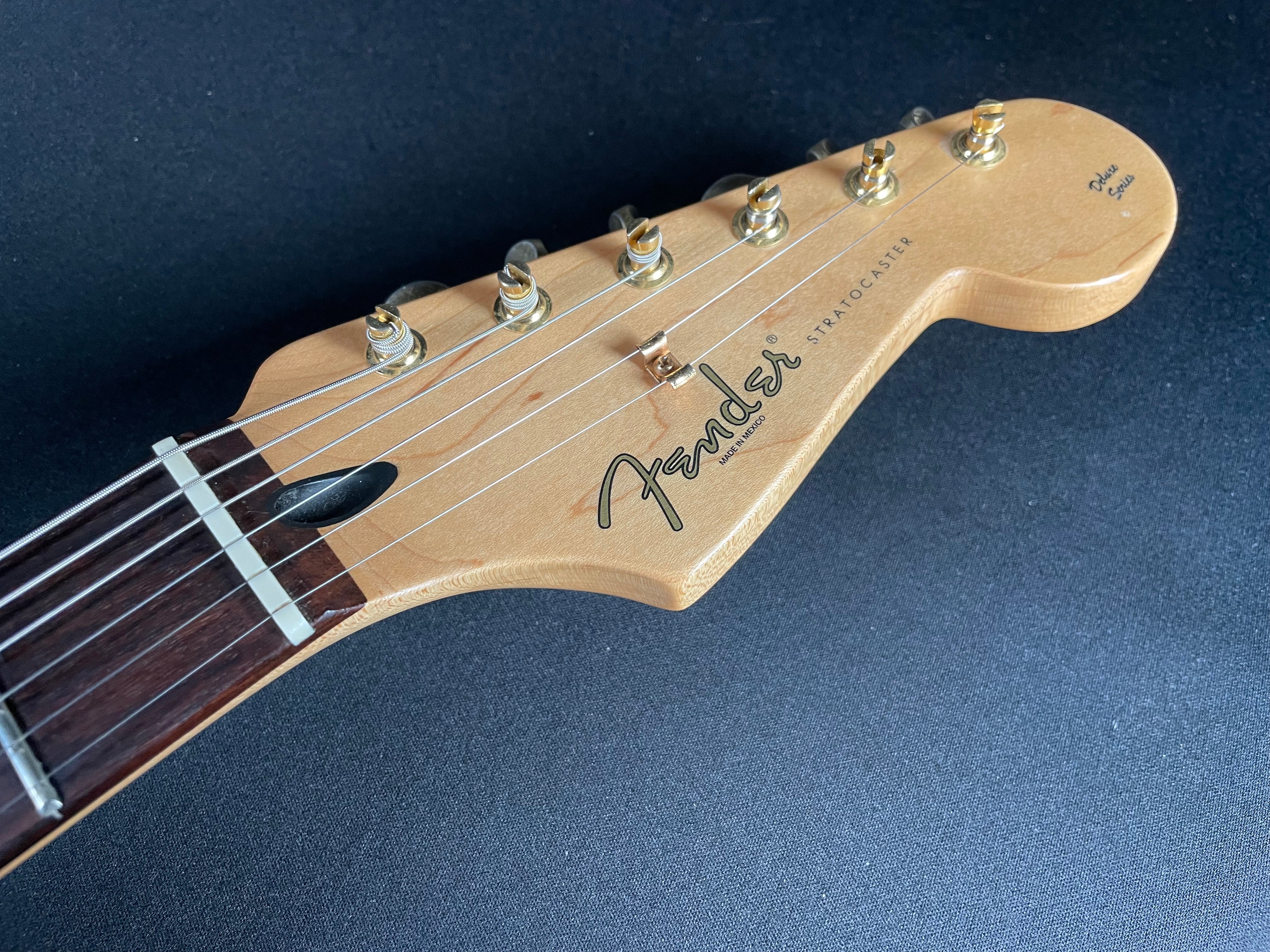 Fender Deluxe Players Strat, Rosewood - 3-Color Sunburst (2006)