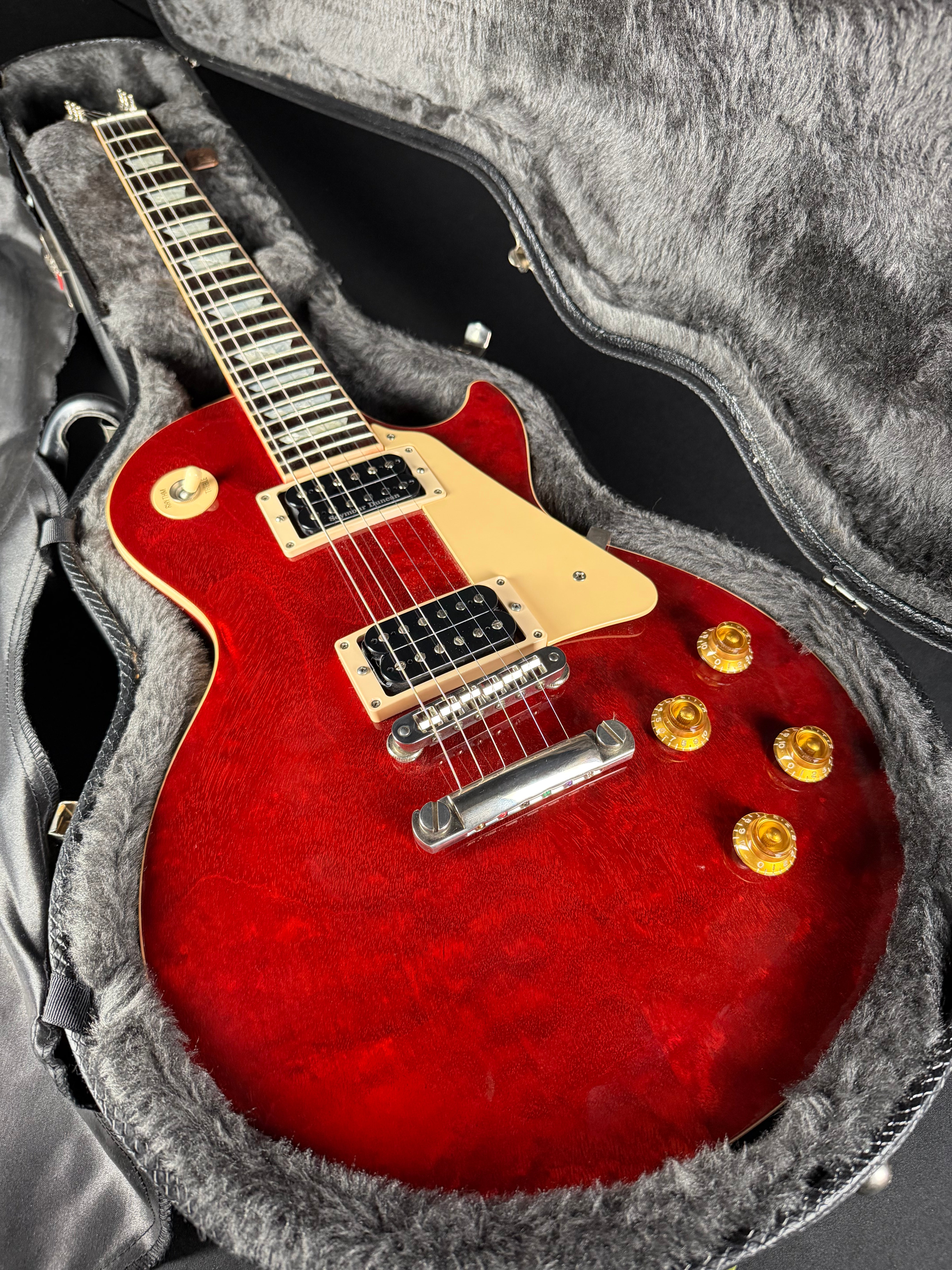 Gibson Les Paul Classic w/OHSC - Wine Red (1998) - Metronome Music Inc.