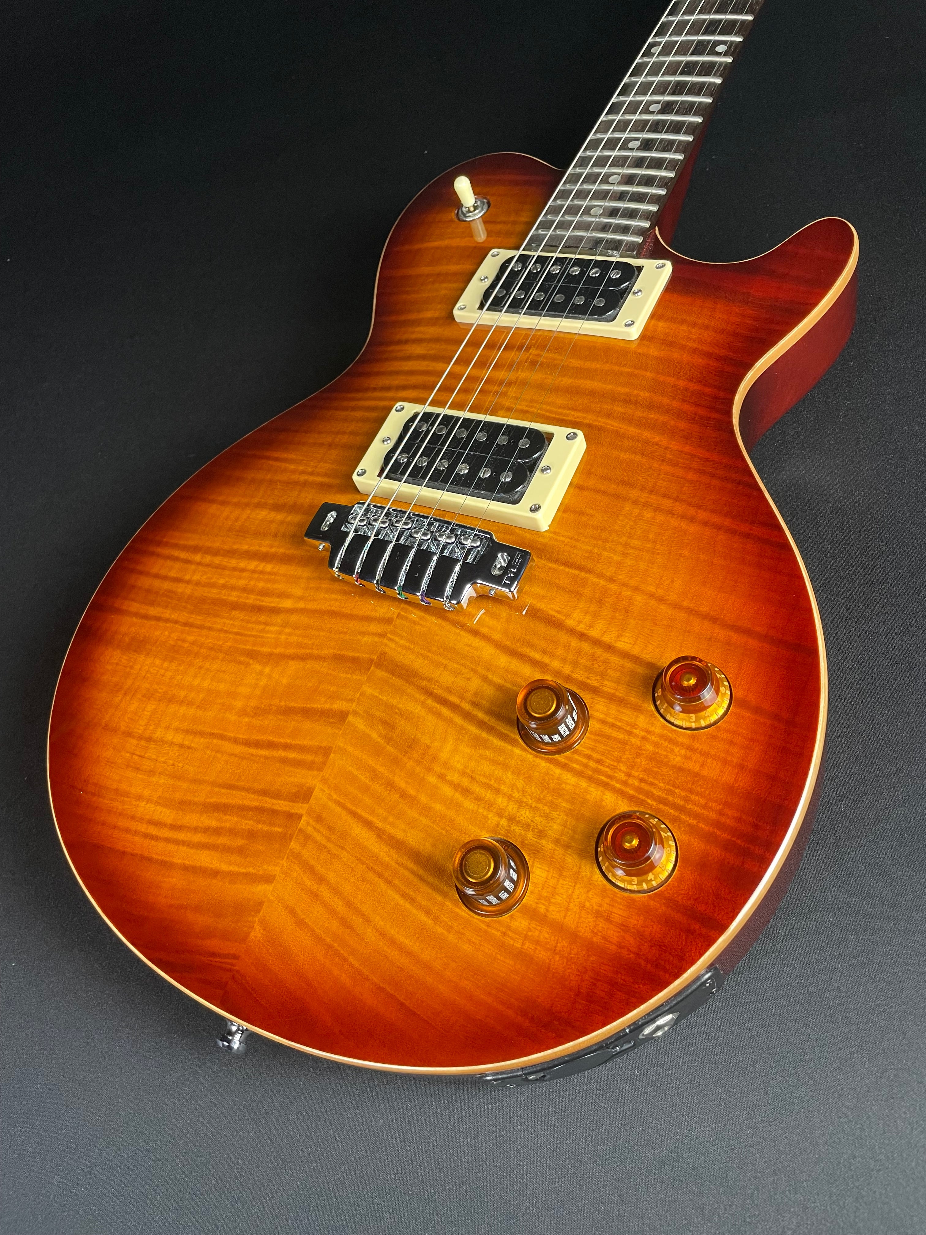 Line 6 James Tyler JTV-59 Variax w/Gig Bag - Cherry Sunburst (2019)