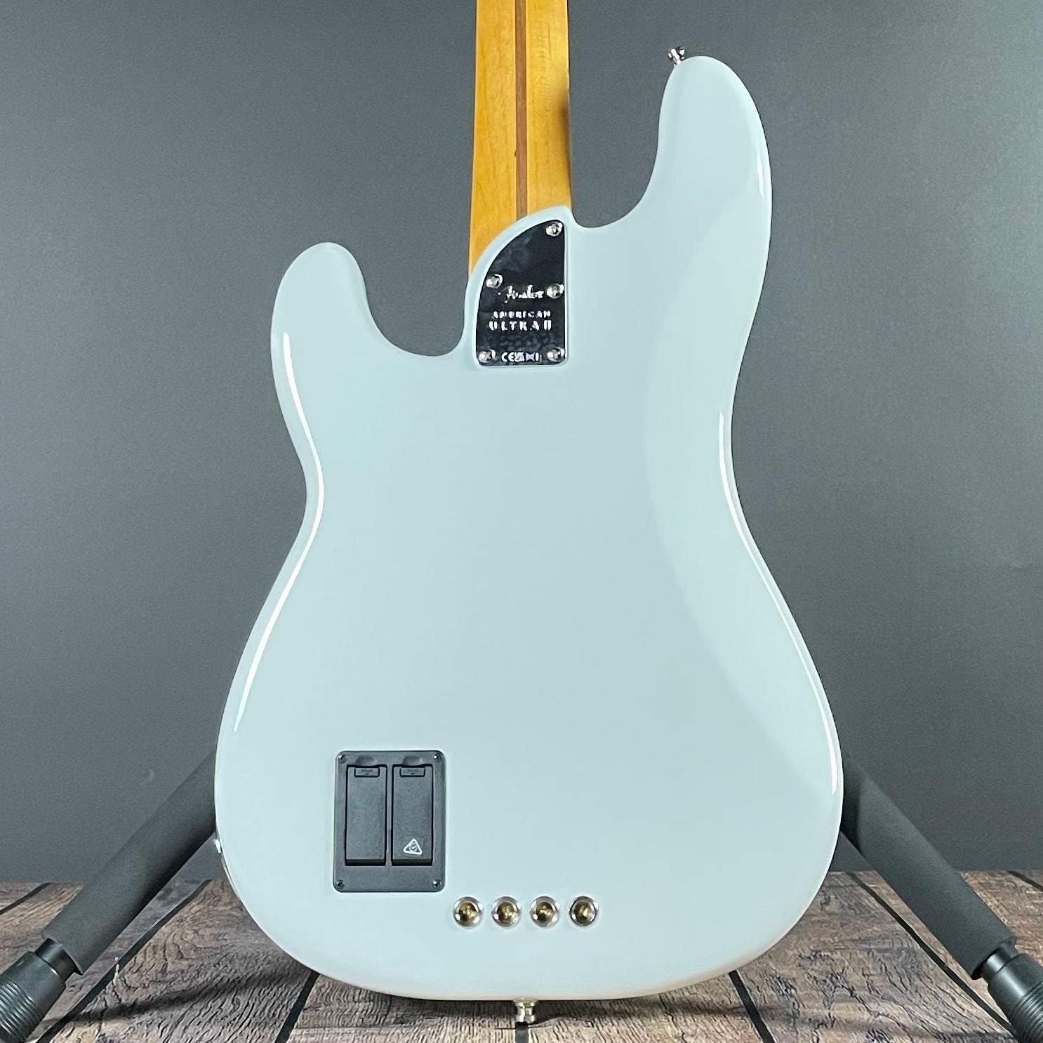Fender American Ultra II Precision Bass, Maple - Avalanche - Metronome Music Inc.