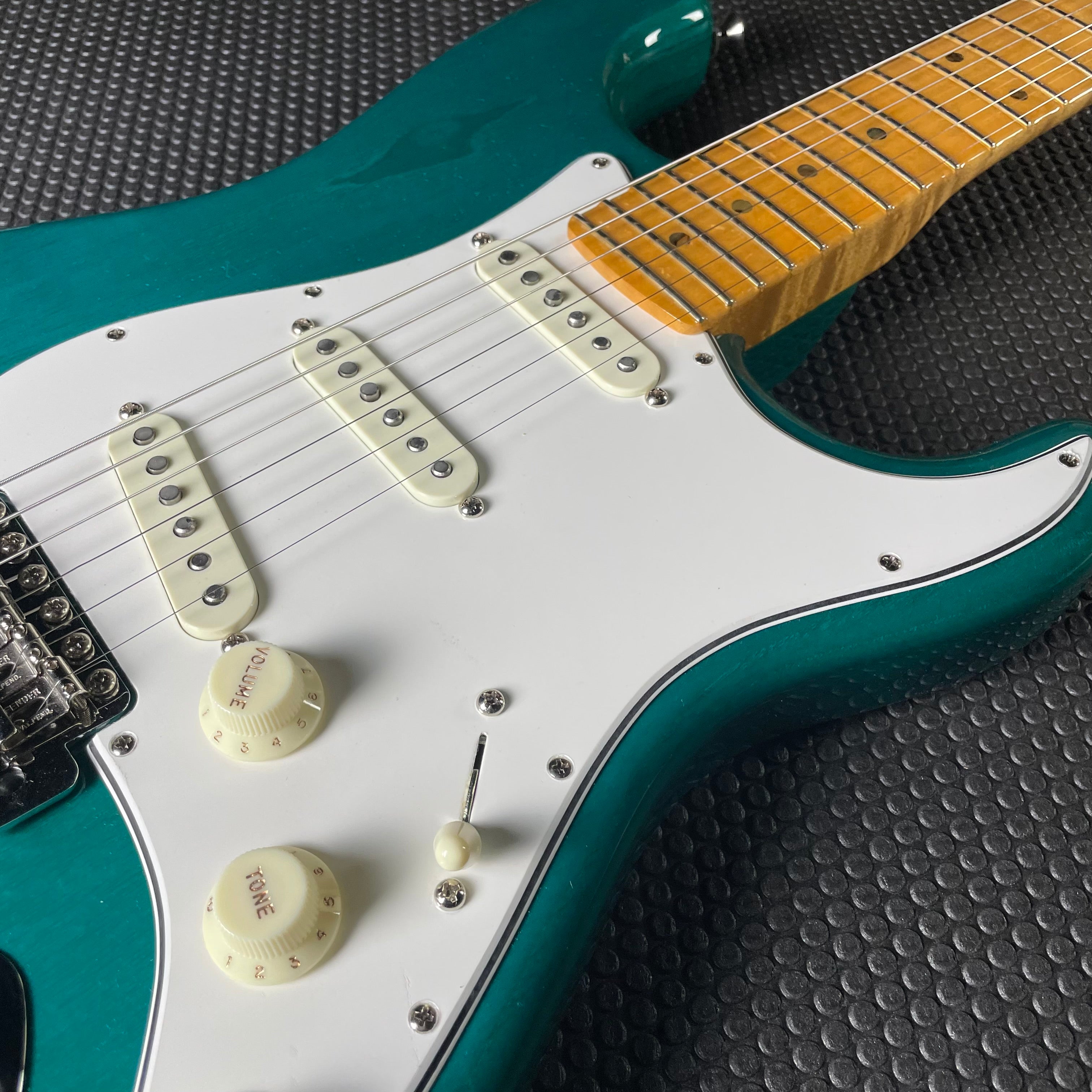 Fender Custom Shop American Custom Stratocaster, NOS - Teal Green Transparent - Metronome Music Inc.