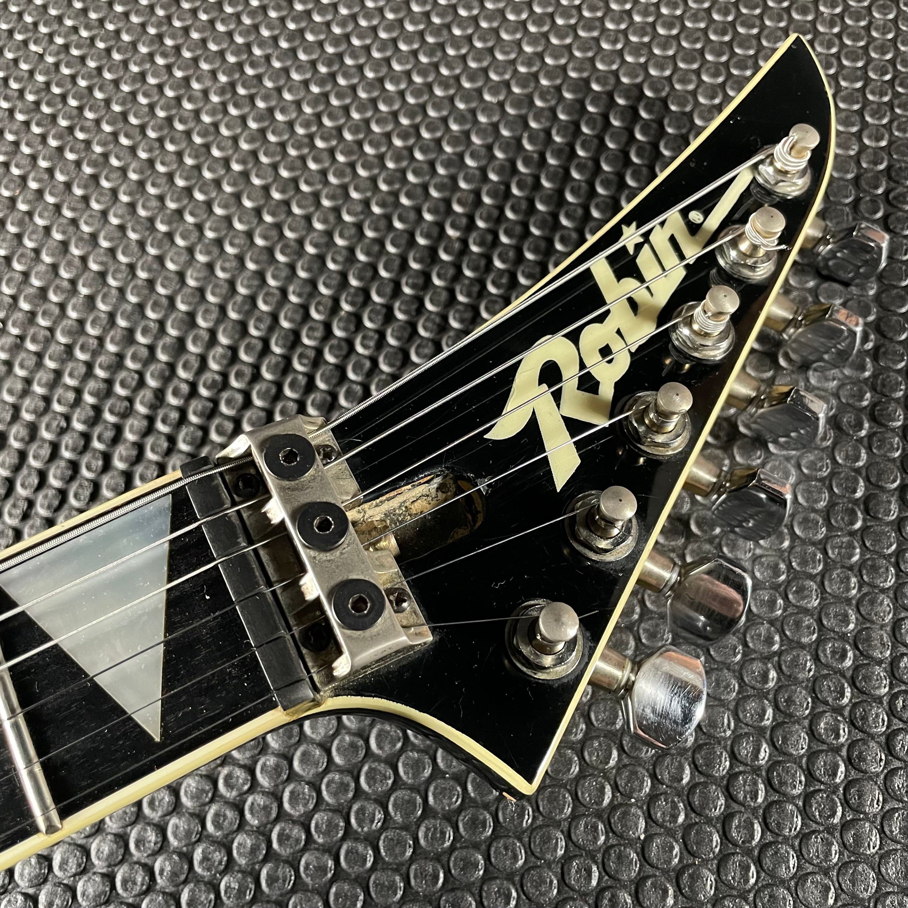 Robin Medley Custom w/OHSC- Black (1985-87) - Metronome Music Inc.
