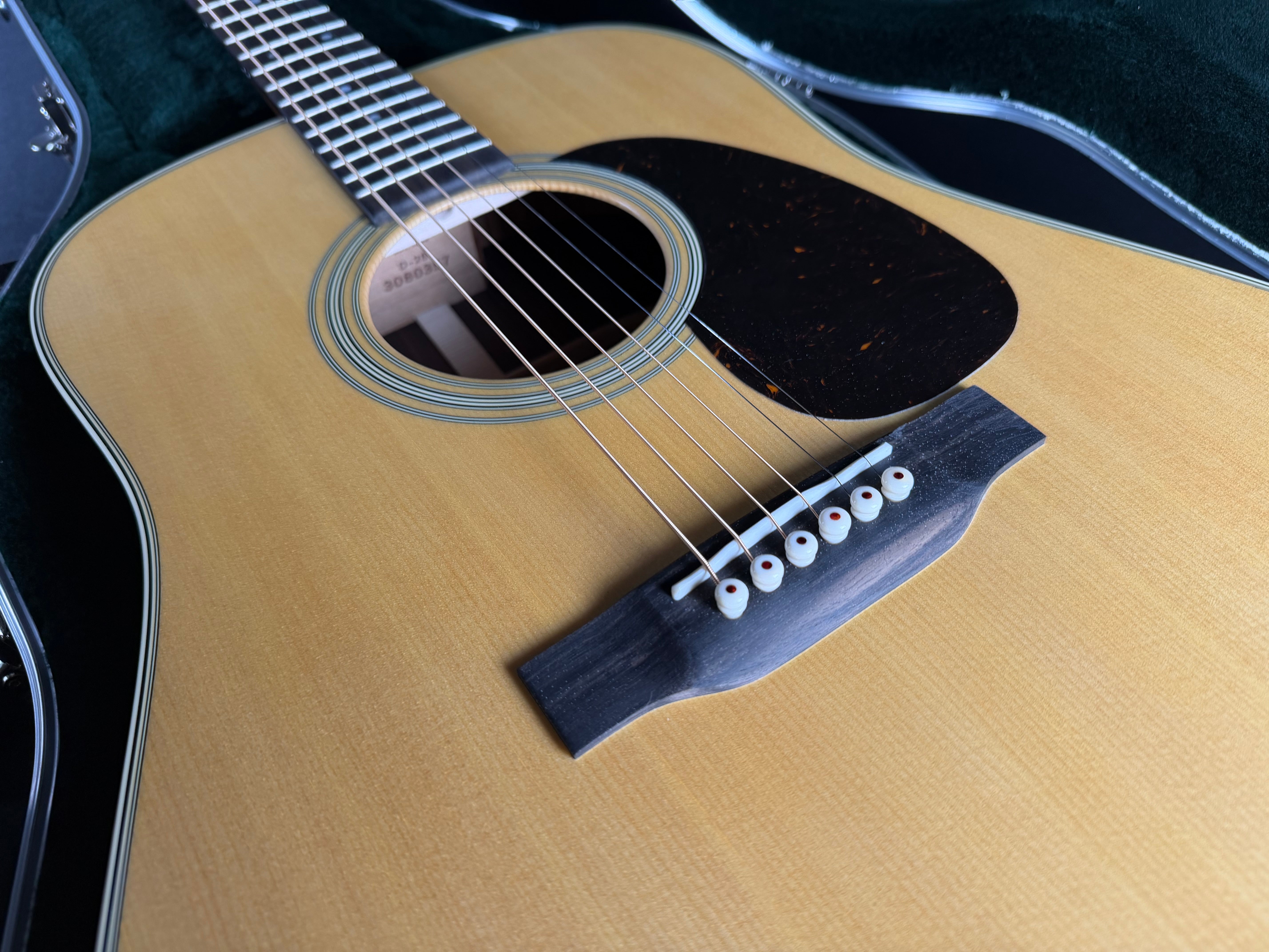 Martin D-28 Standard w/ Hard Case Satin Natural (2026)