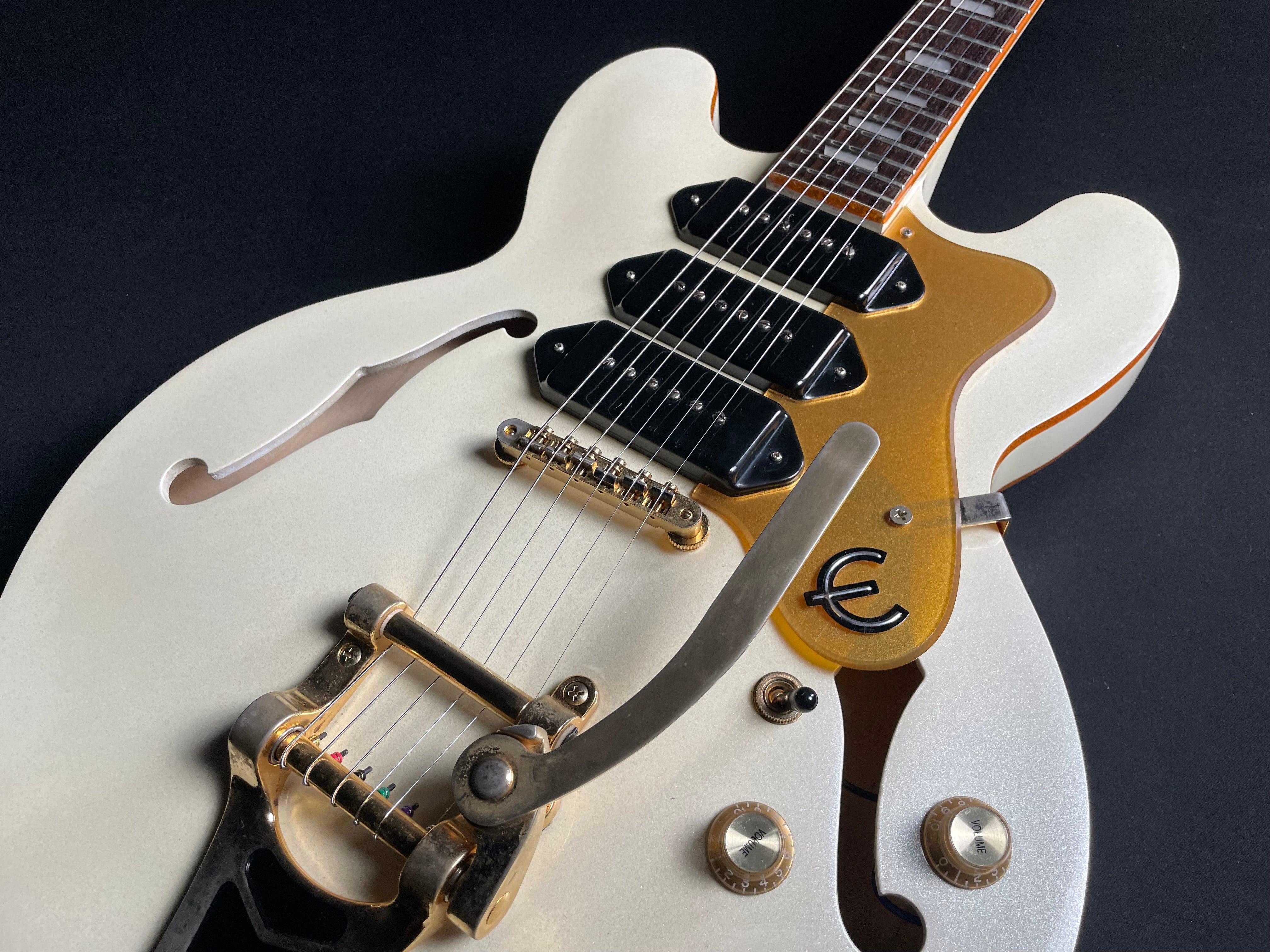 Epiphone Riviera Custom P93 Royale Limited - Pearl White Metalic (2011) - Metronome Music Inc.