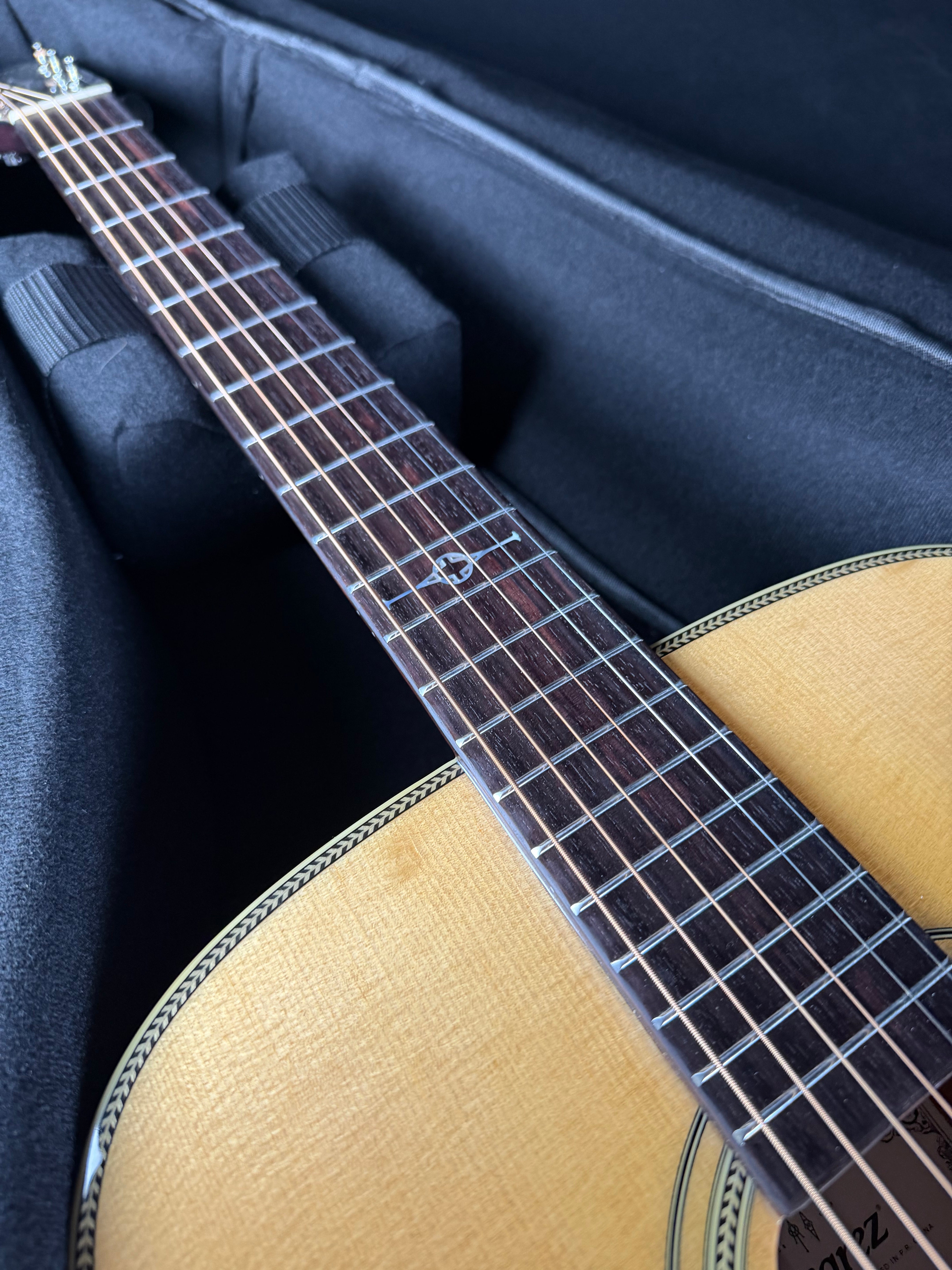 Alvarez MD60 Herringbone Masterworks w/Soft Case - Metronome Music Inc.
