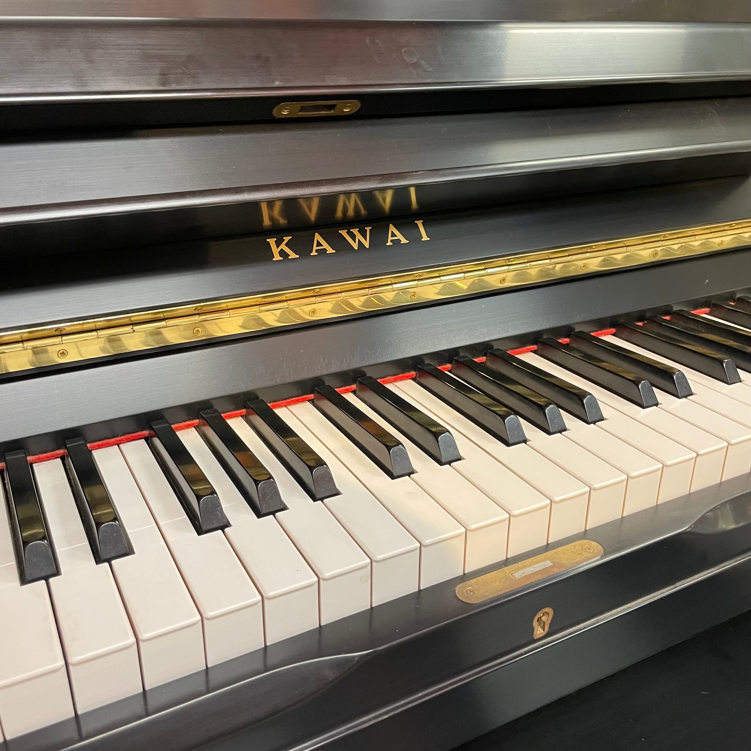 Kawai VT-118 Professional Upright Piano (Used) - Metronome Music Inc.