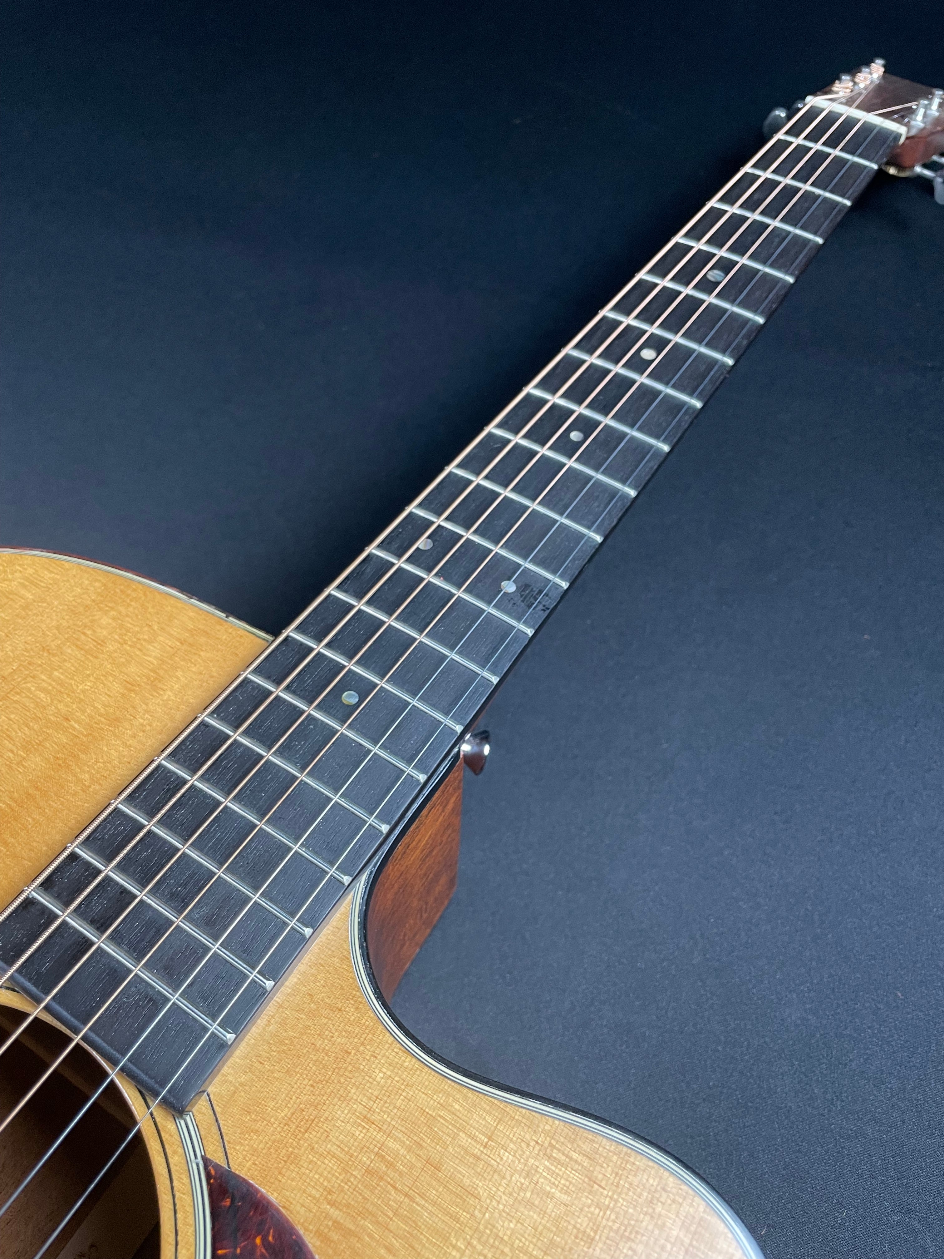 Martin DC-18E Standard w/OHSC - Natural (2016)