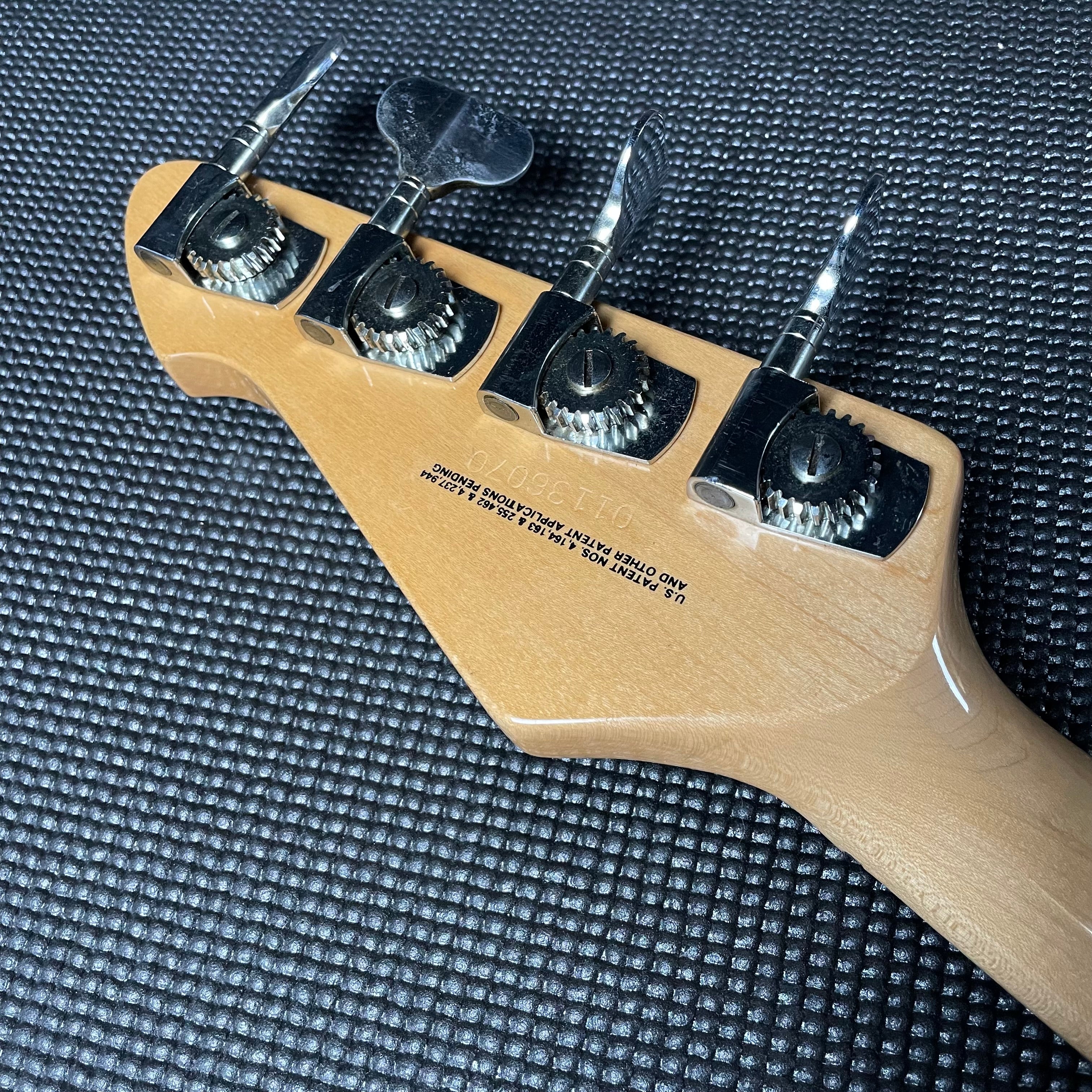 Peavy T-40 Bass Guitar w/OHSC (1982) - Metronome Music Inc.