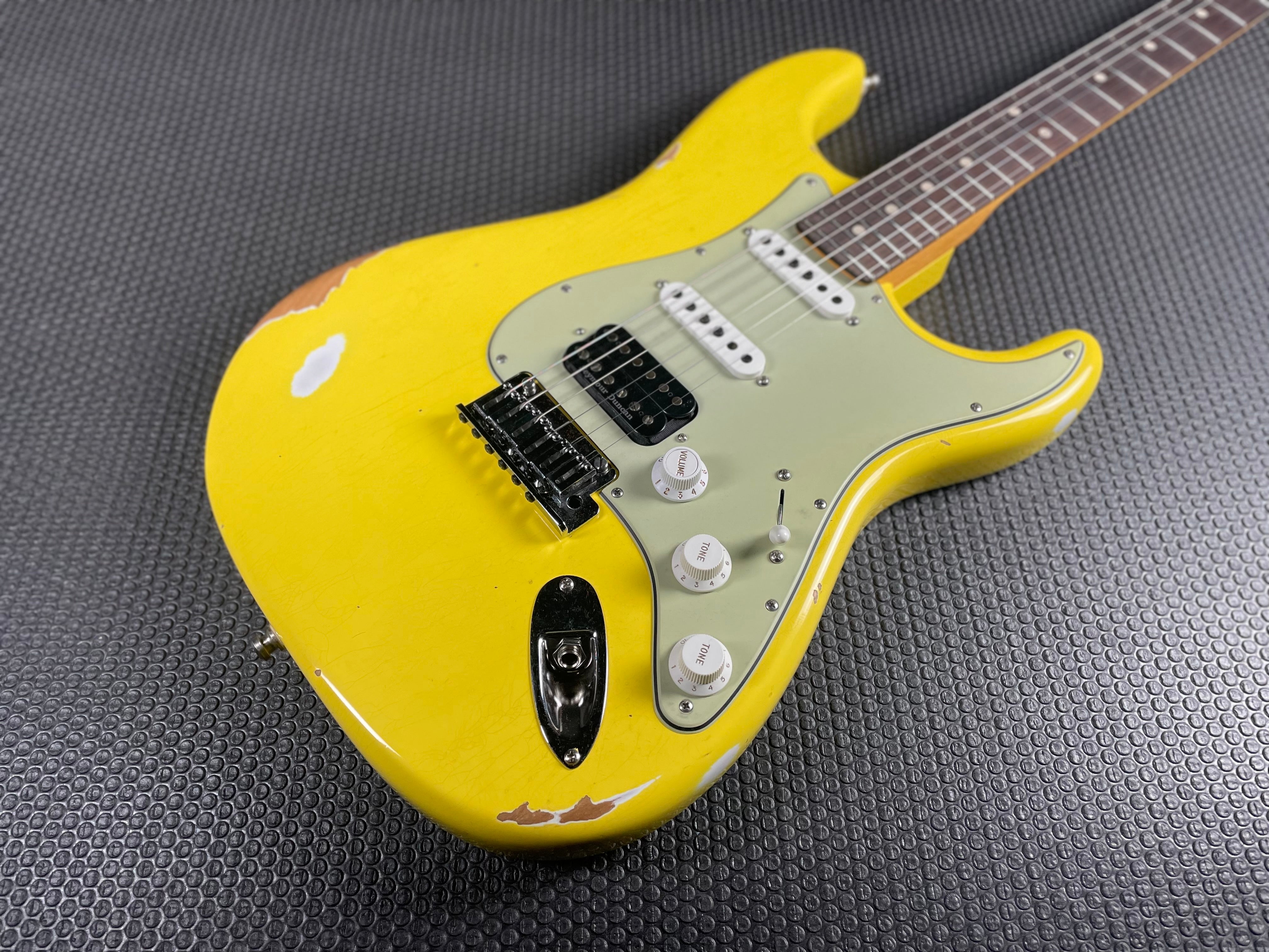 Fender Custom Shop Custom Deluxe Stratocaster HB S-1 - Graffiti Yellow - Metronome Music Inc.