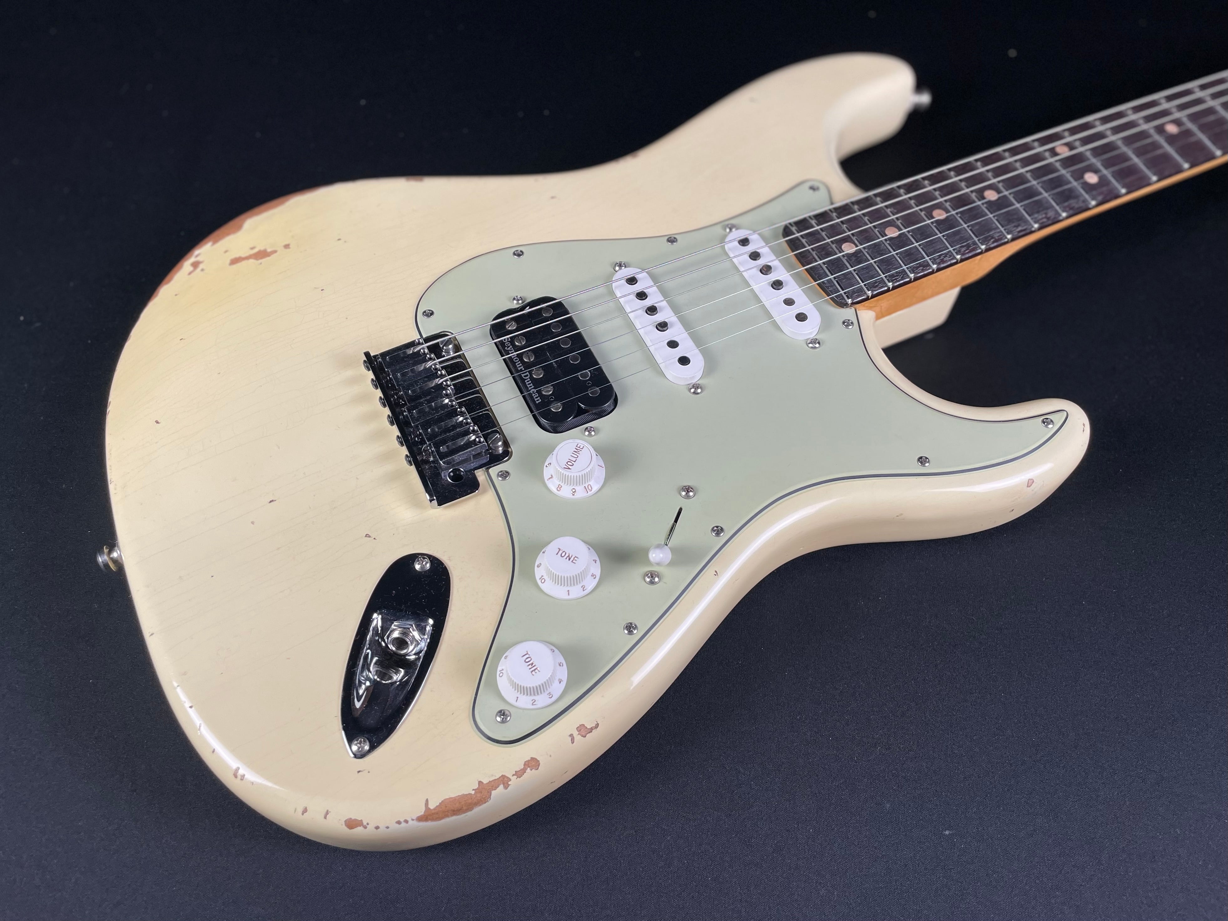 Fender Custom Shop Custom Deluxe HSS S-1 Stratocaster, Relic - Vintage White (2025)
