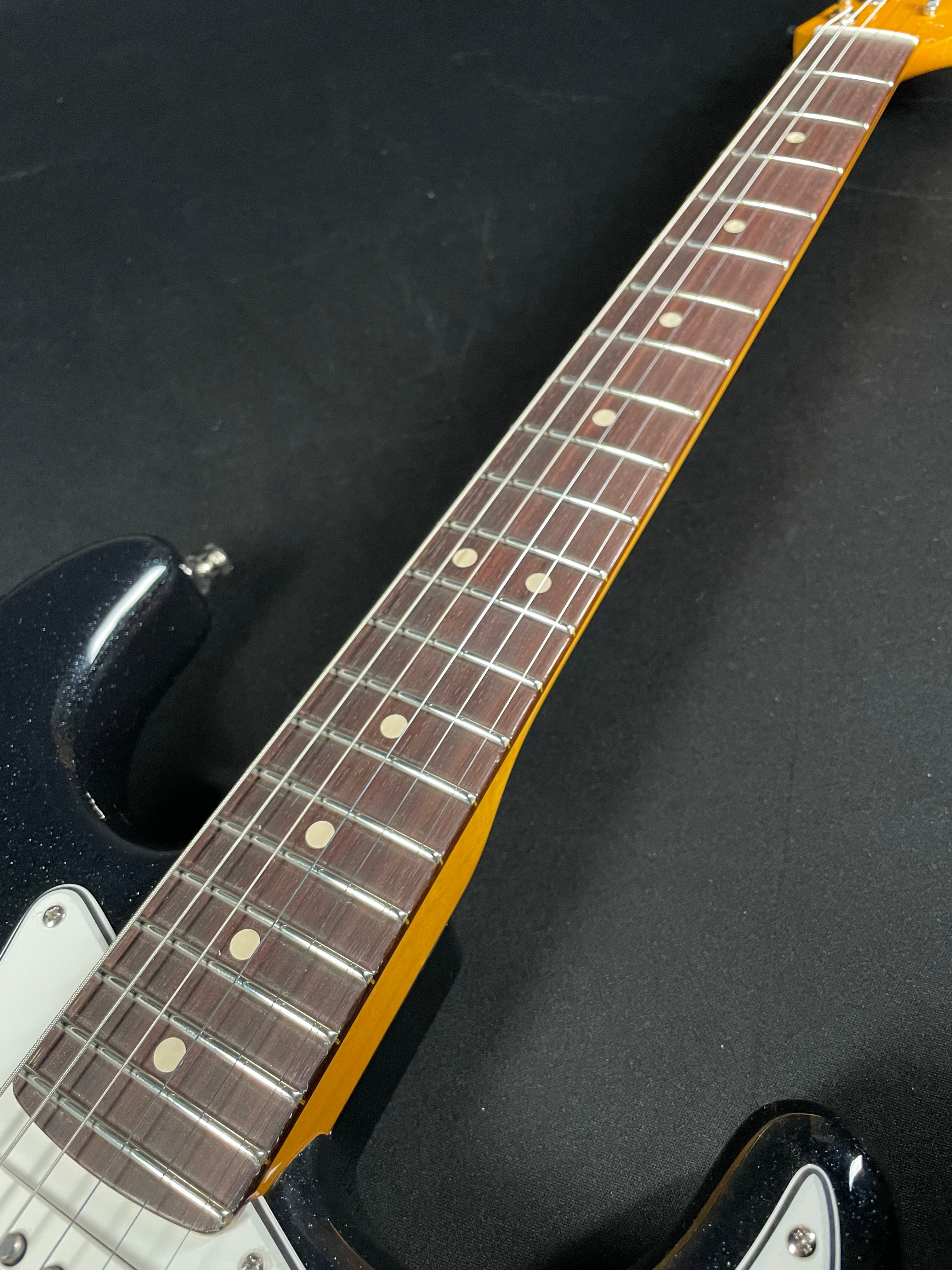 Fender Custom Shop Custom Deluxe Strat NOS - Black Sparkle (2025)