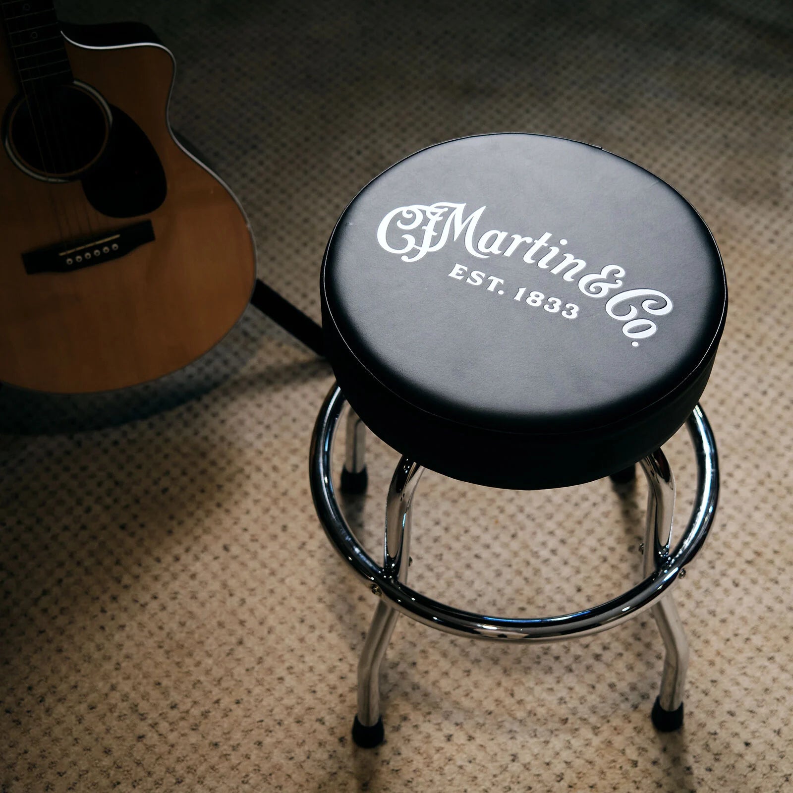 魅力的な Barstool Chrome Martin | Inc. Music Metronome ギター