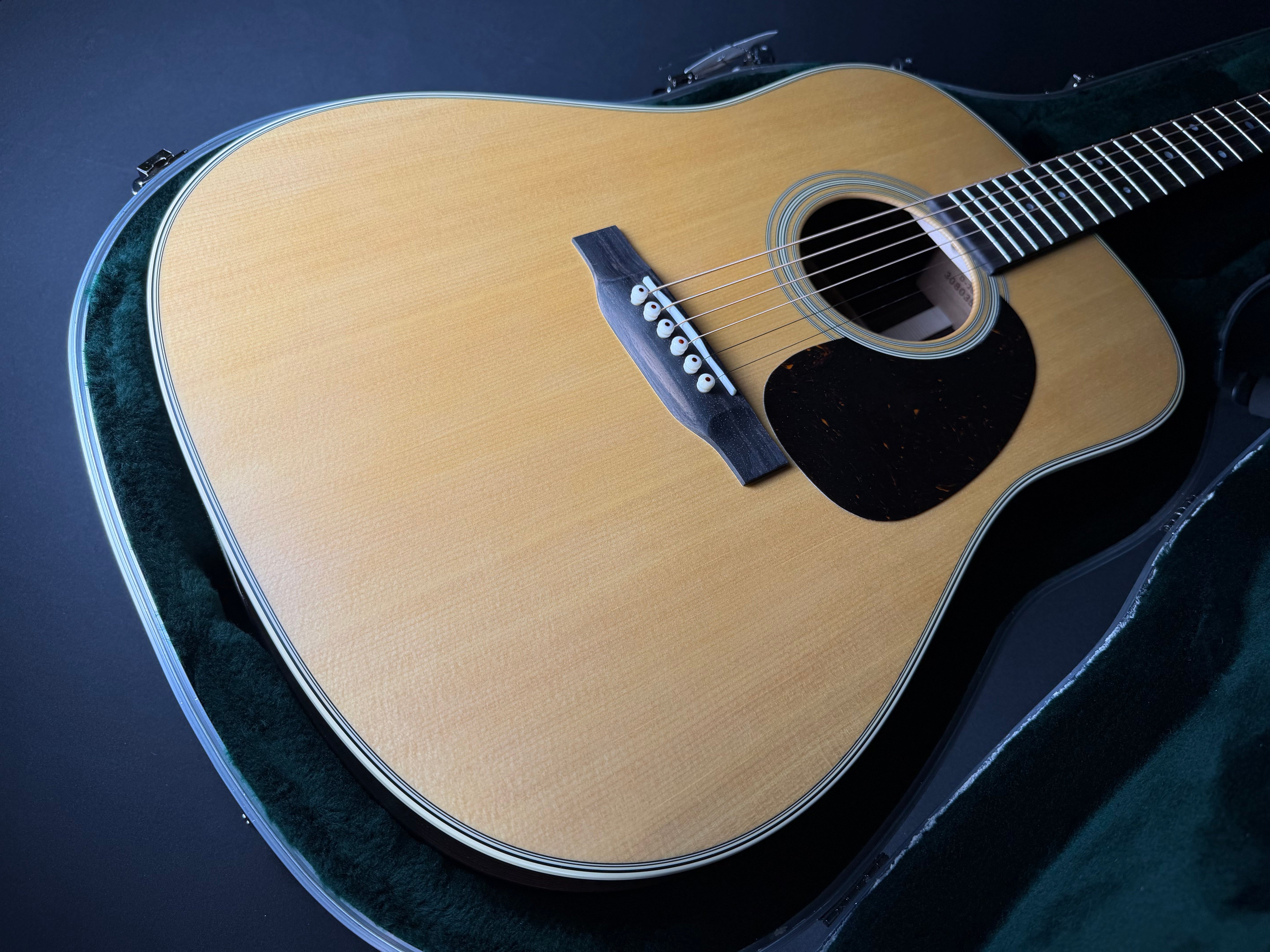 Martin D-28 Standard w/ Hard Case Satin Natural (2026)